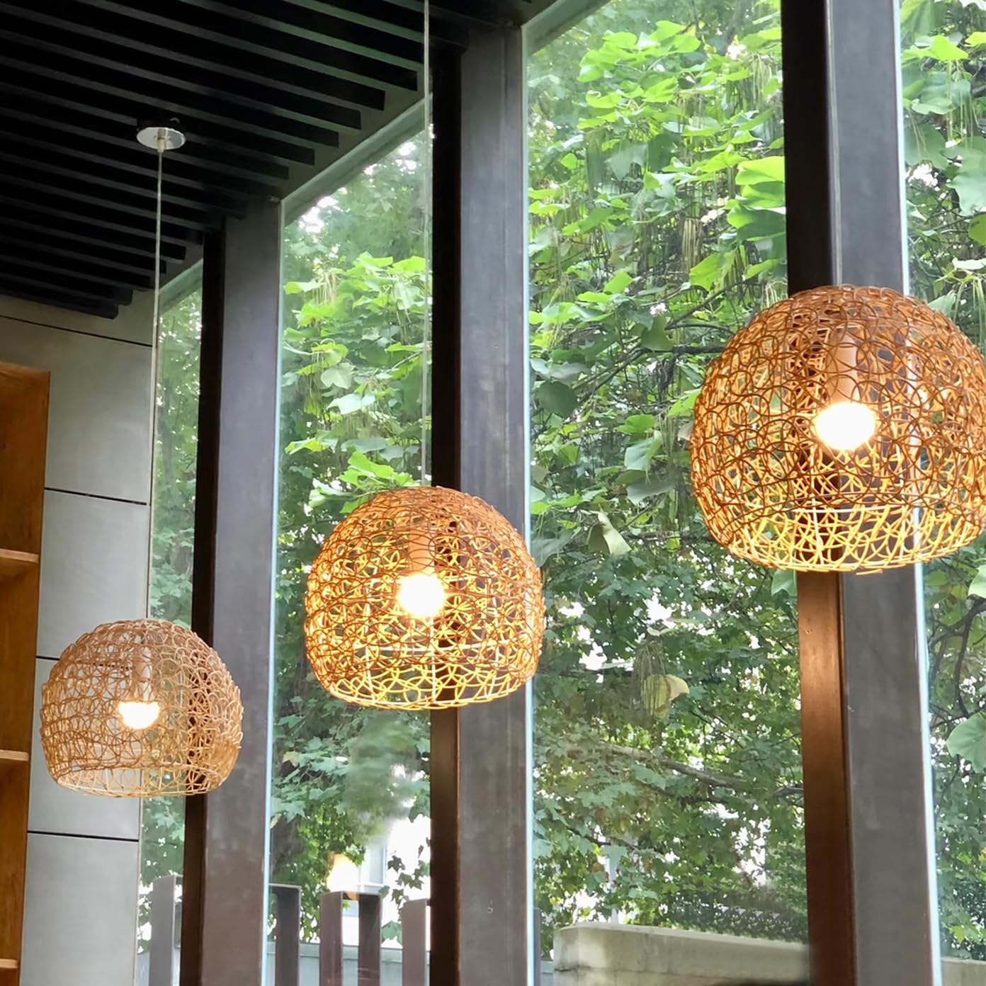 Lampada a sospensione cava in rattan Paralume intrecciato a mano Plafoniera Lampadario Lampada da soffitto Lampada decorativa per soggiorno, ristorante, caffetteria, bar