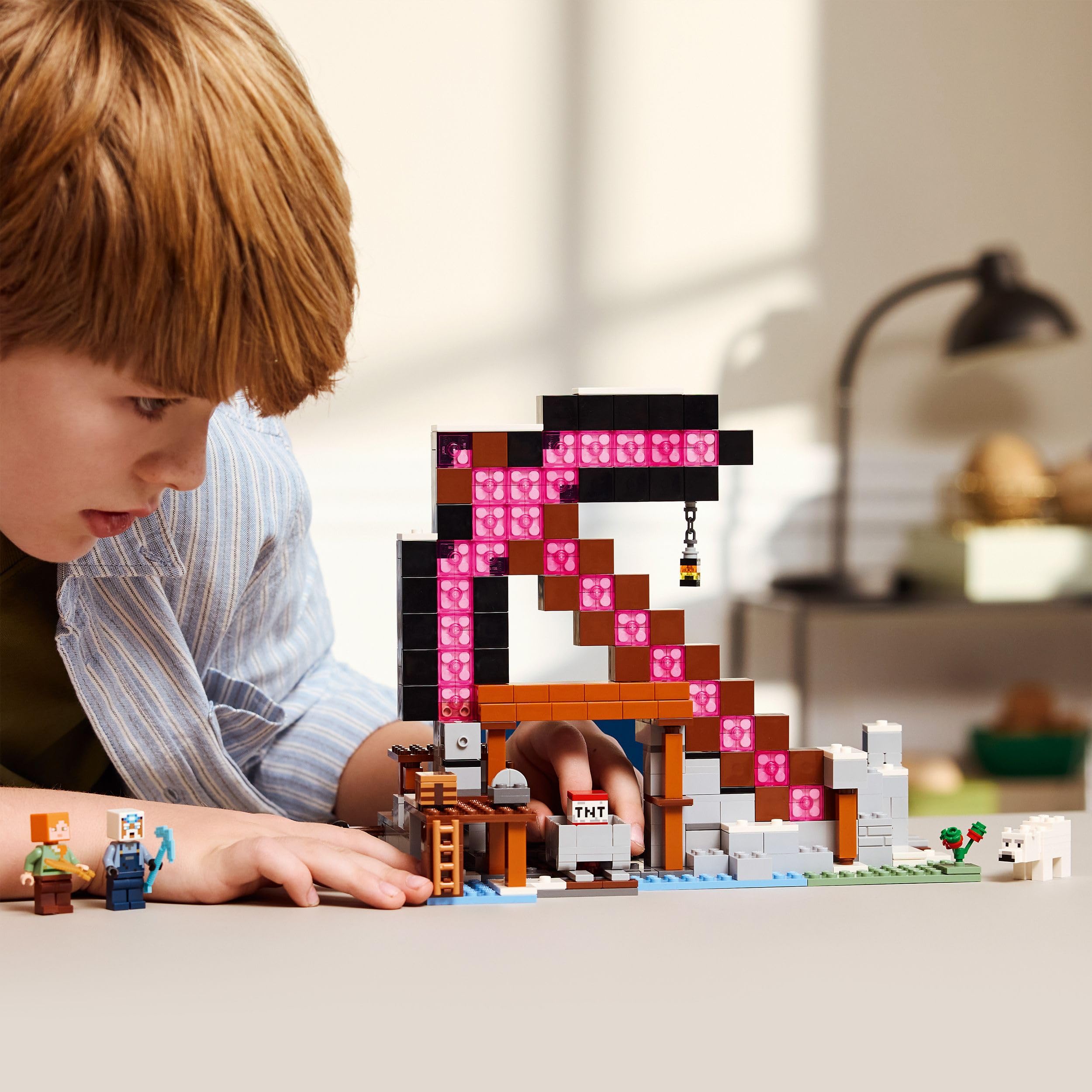 LEGO Minecraft La Miniera delle Piccozze - Giocattolo Interattivo da Costruire con Figure di Alex, Minatore e Cavalcatore di Ragno - Regalo per Gamer, Bambini e Bambine da 8 Anni da Collezione - 21277 | Giocattolo interattivo, Alex, Miner & Stray Spider J