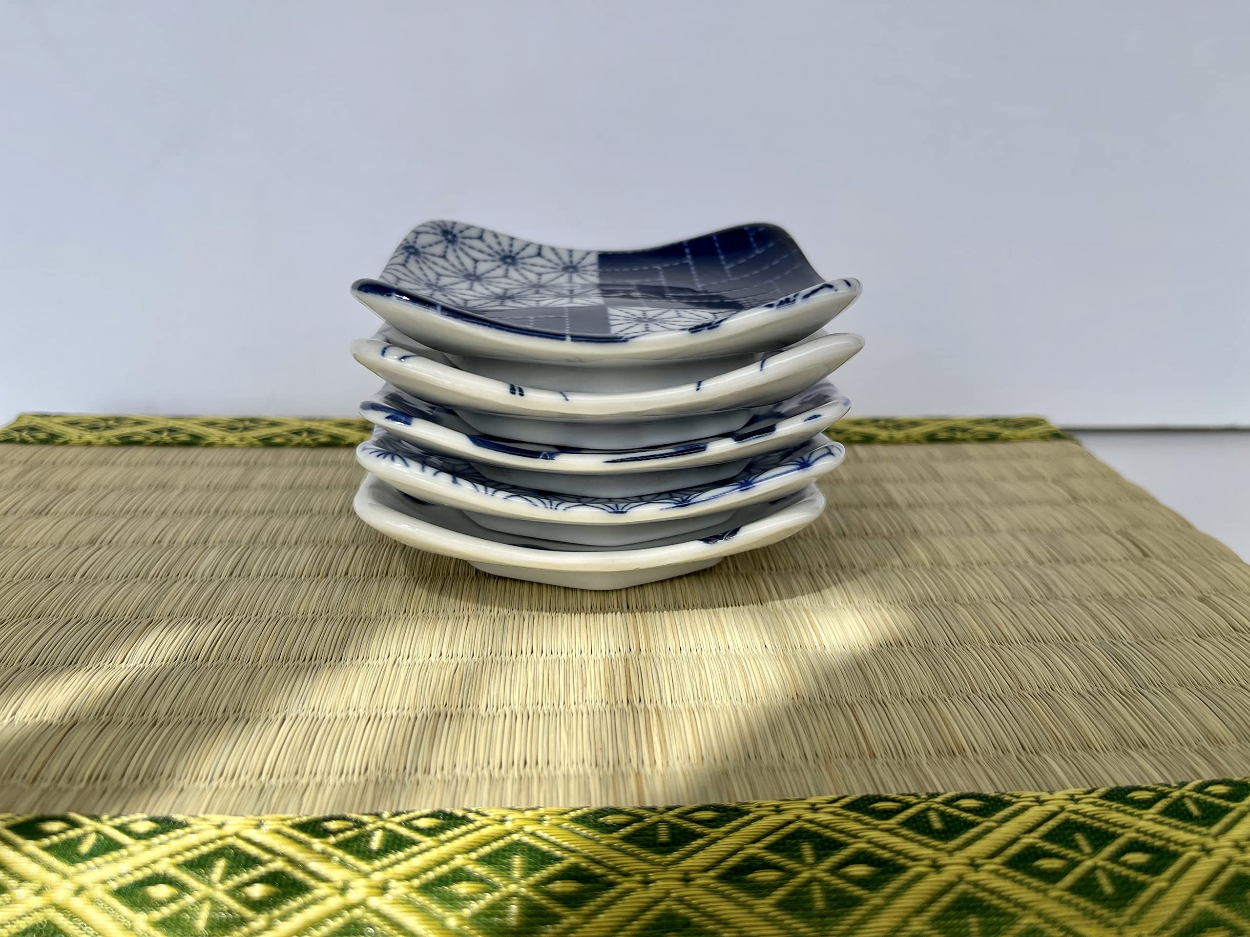 Traditionelles japanisches Porzellan-Set, 8,8 cm, quadratisch, klein, Sojasauce, hält Seifen, Kerzen, authentische Mino Ware, verschiedene Designs, 5 Stück