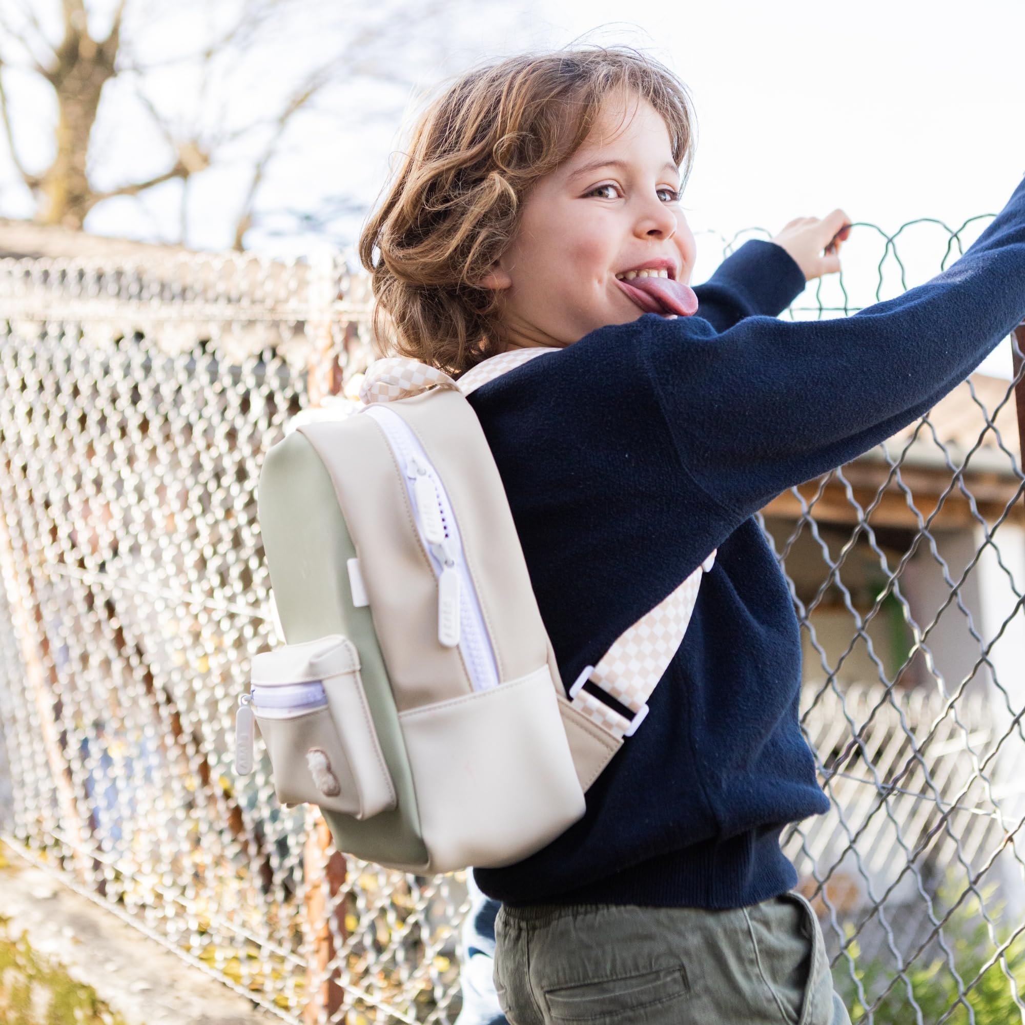 BEABA, Sac à Dos Enfant Maternelle, Cartable, 2 Poches, Etiquette Prénom, Effet Gomme, Large Zip, Anses Ajustables, Dos Rembourré, Waterproof, Moderne, Robuste, Facile à nettoyer, Faro, Vert de gris