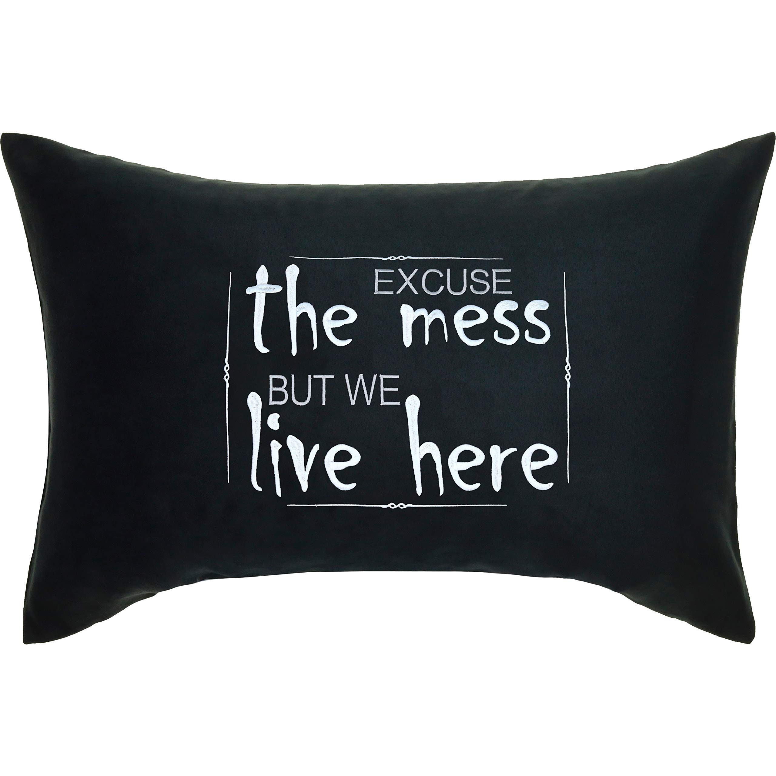 Coussin de canapé noir avec citation amusante pour décorer votre salon chaleureux