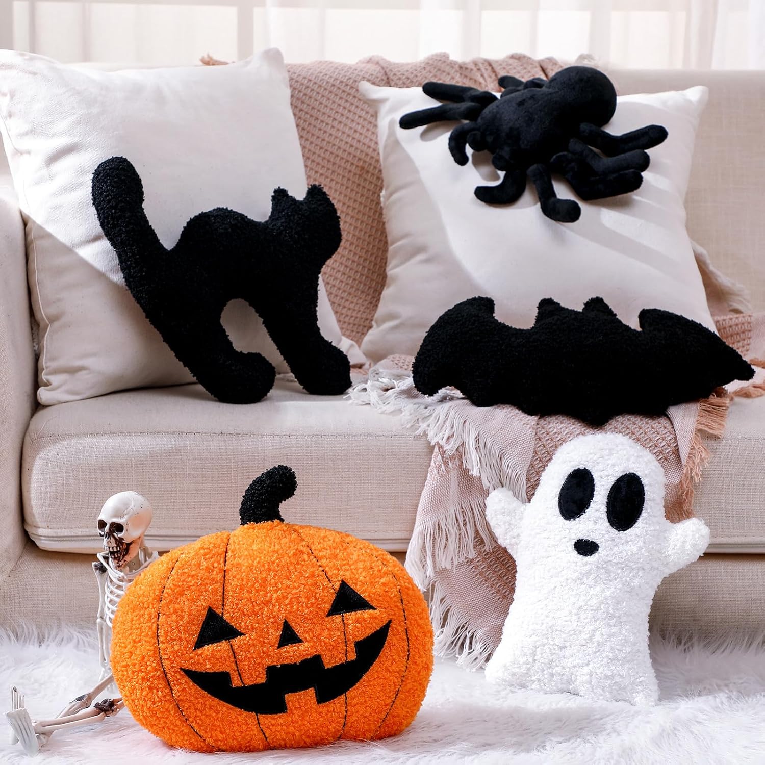 5 Pcs Halloween Pillow Set Soft Plush Spooky Cushion Spider Black Cat Bat Ghost Jack-o'-Lantern Throw Pillow for Halloween Party Living Room Couch Sofa Bed Decoration