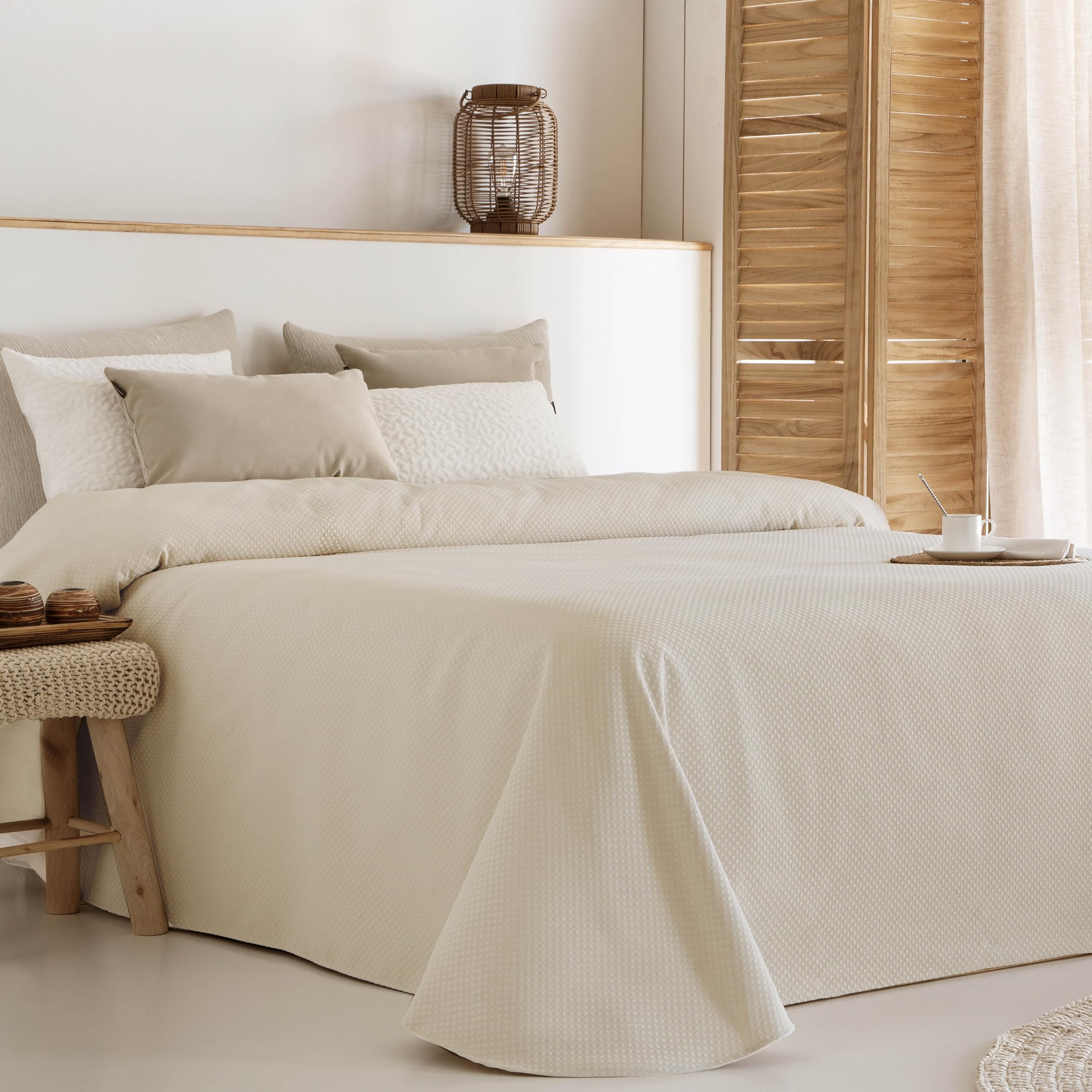 Fundeco | Colcha de Verano Jacquard Cuadros Pequeños Ligera y Transpirable | Alta Resistencia Lavado 60°C | Ideal Hostelería y Hogar | Esquinas Redondeadas (Lionel Beige)