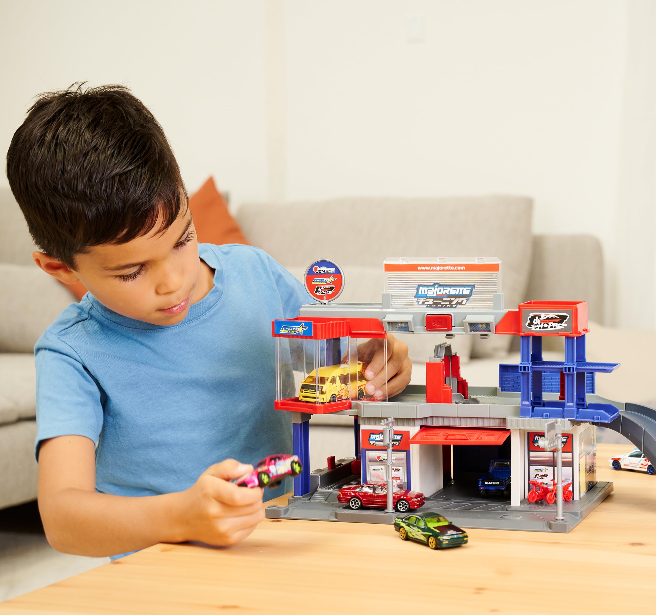 Majorette Tuning Garage + 1 Auto – Playset Officina di Elaborazione con Modellino in Metallo Die-Cast, 8504108000, dai 3 anni, Garage Giocattolo per Bambini e Collezionisti