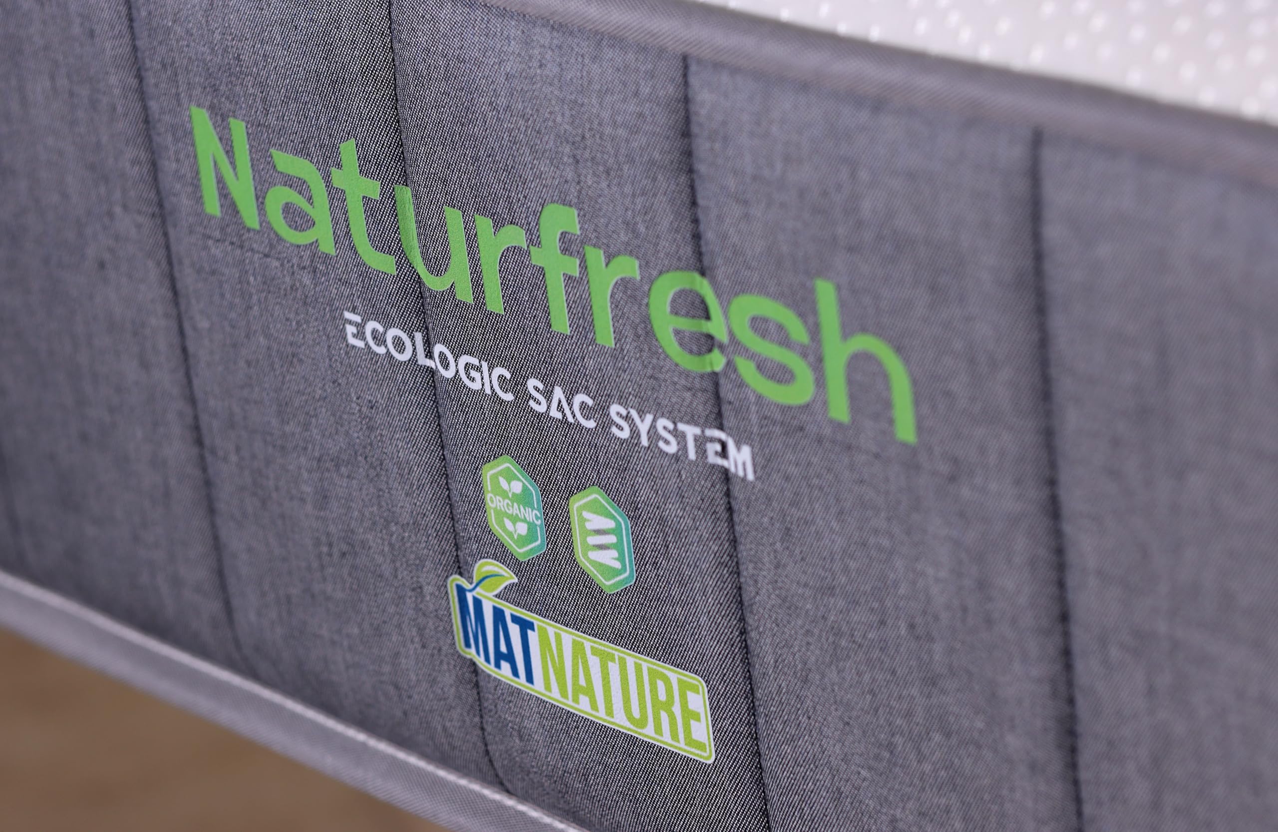 Matnature Naturfresh 90x180– Colchón Viscoelástico con Muelles Ensacados | Altura 22 cm | Máximo Confort | Transpirable, Antiácaros, Ergonómico, Firmeza Media-Alta | 1 Almohada de Regalo