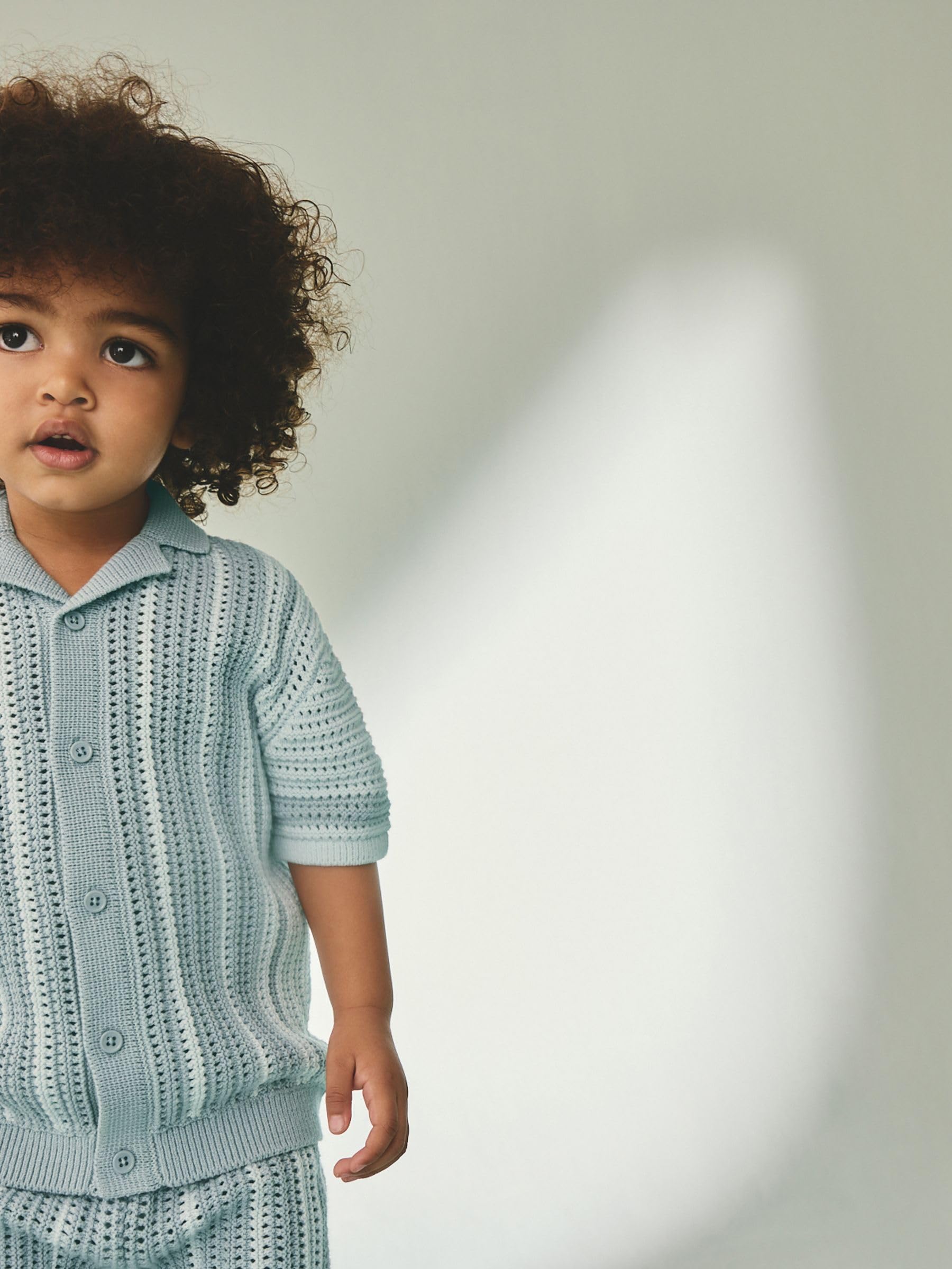 NEXT Jungen Standard Kurzarm-Hemd mit Häkel- + Strickdetails und Shorts 62-140