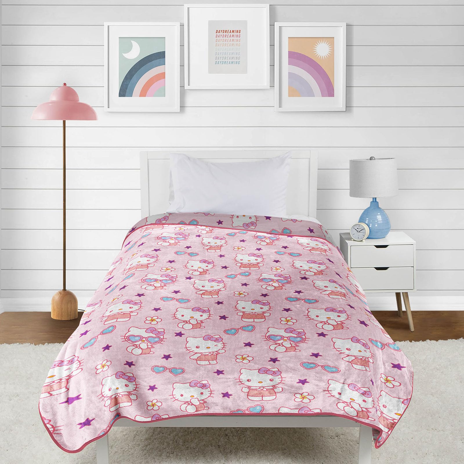 Amazon.com: Jay Franco Hello Kitty Heart Sunglasses Plush Blanket