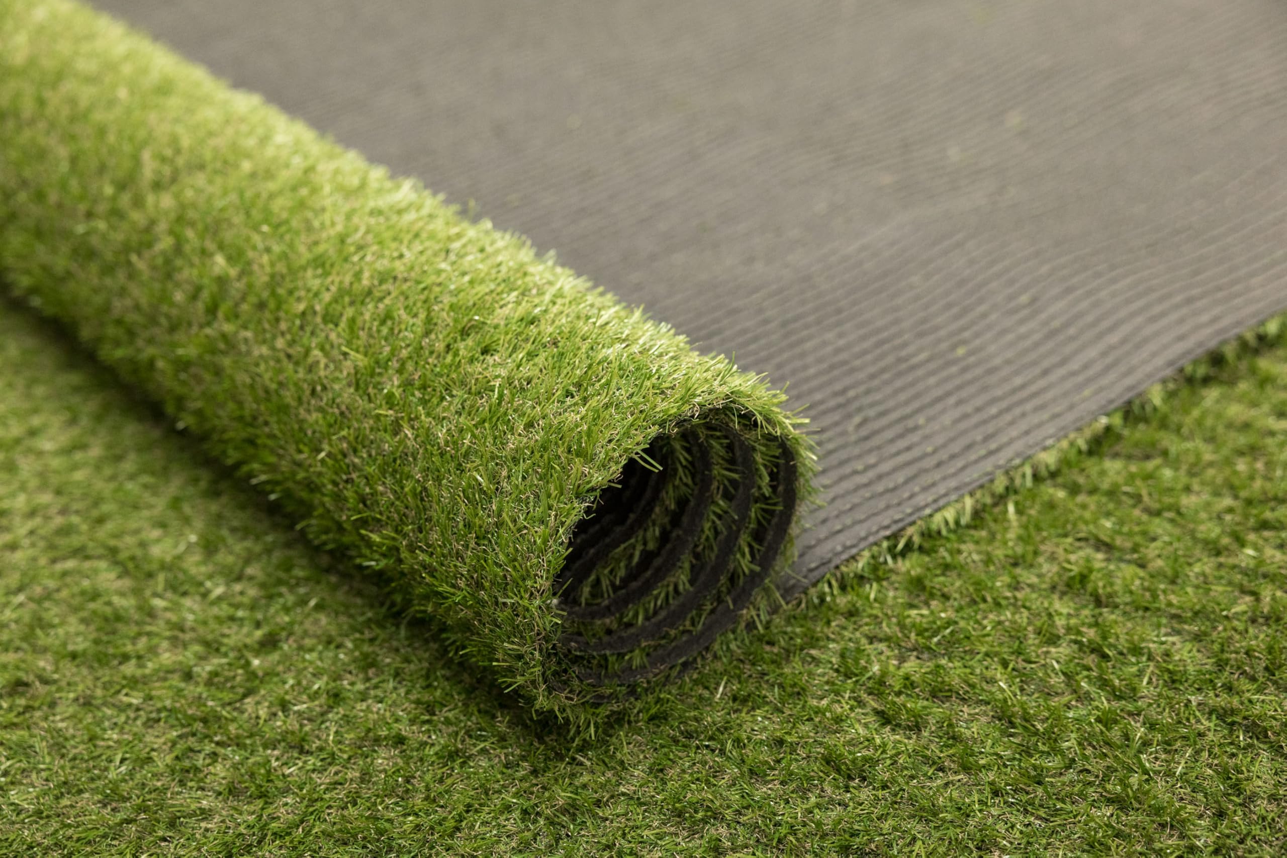 Kunstrasen AIMSLEY 21mm 300x500 cm Kunstrasen für Balkon, Terrasse, Garten, Poolbereich, weich Wasserdurchlässig Grün Artificial Grass, Outdoor Kunstrasen Rollrasen mit Meterware, Rasenteppich