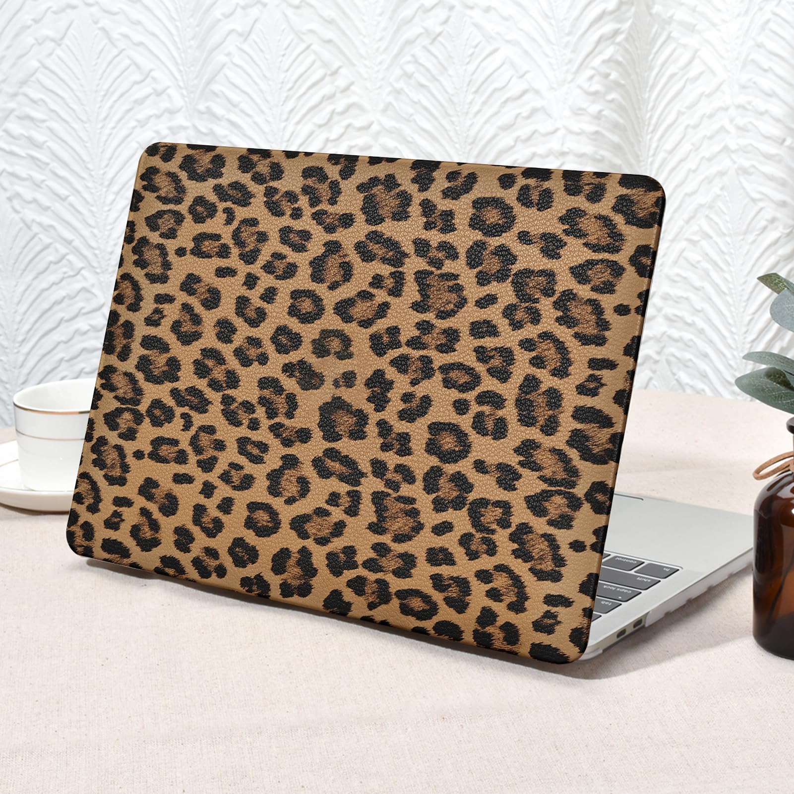 Seorsok Compatible with MacBook Pro 13 inch Case M2 2023,2022,2021-2016 A2338 M1 A2251 A2289 A2159 A1989 A1708 A1706,Elegant Leopard Grain Leather