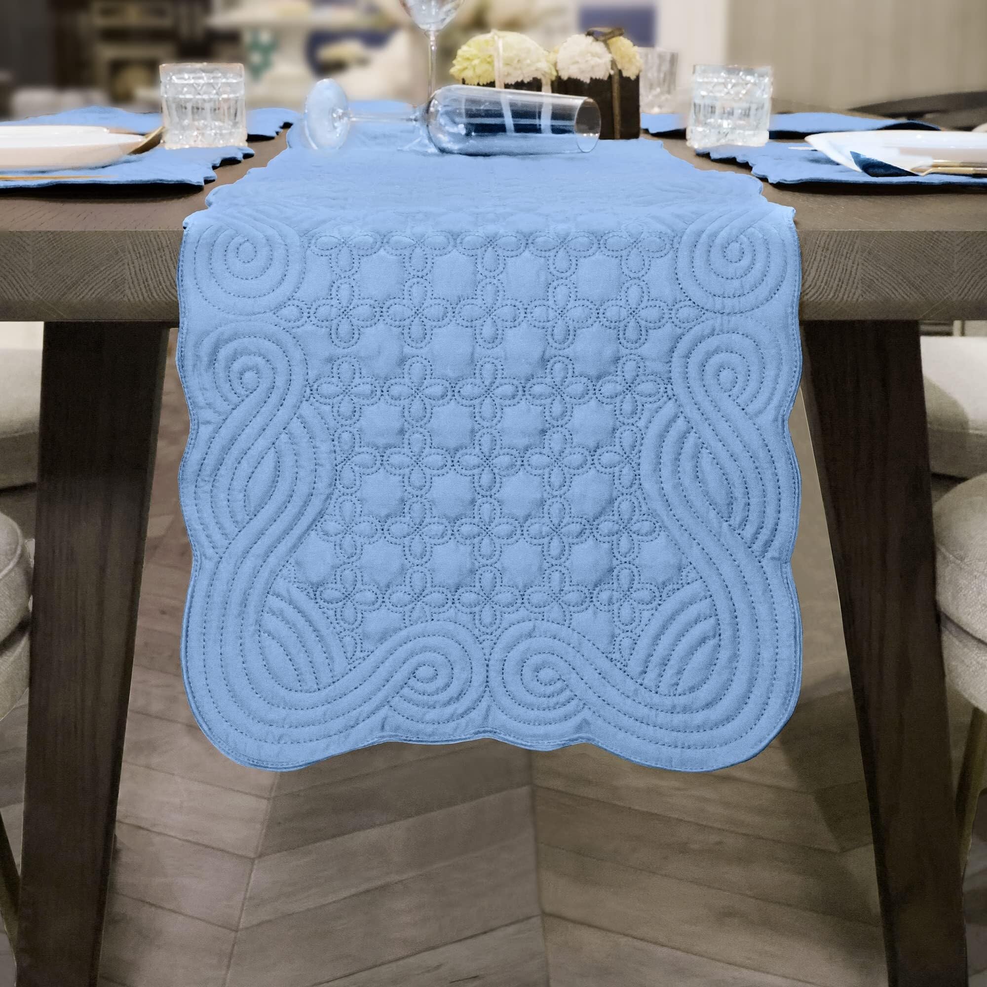 Gesteppte Tischsets aus Baumwolle, waschbar, für Küche, Dinnerpartys und Feiertage, doppellagig, 30,5 x 45,7 cm (blau) und 33 x 182,9 cm Läufer – für alle Jahreszeiten, 6 Stück