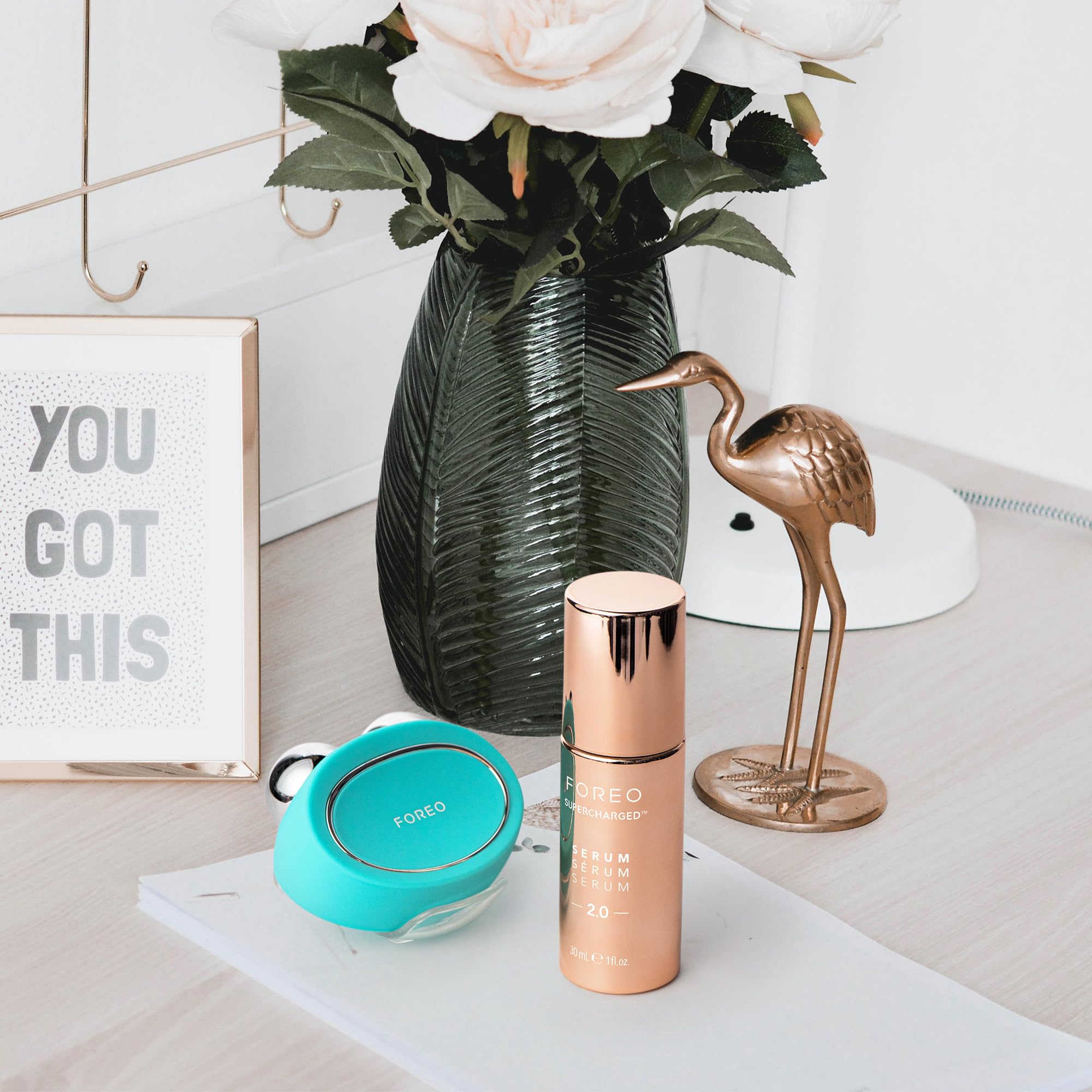 FOREO BEAR Zestaw do twarzy - Urządzenie mikroprądowe do twarzy BEAR + 2 x serum przewodzące 30 ml - przeciwstarzeniowy masaż twarzy - natychmiastowy lifting twarzy - zestaw narzędzi do pielęgnacji
