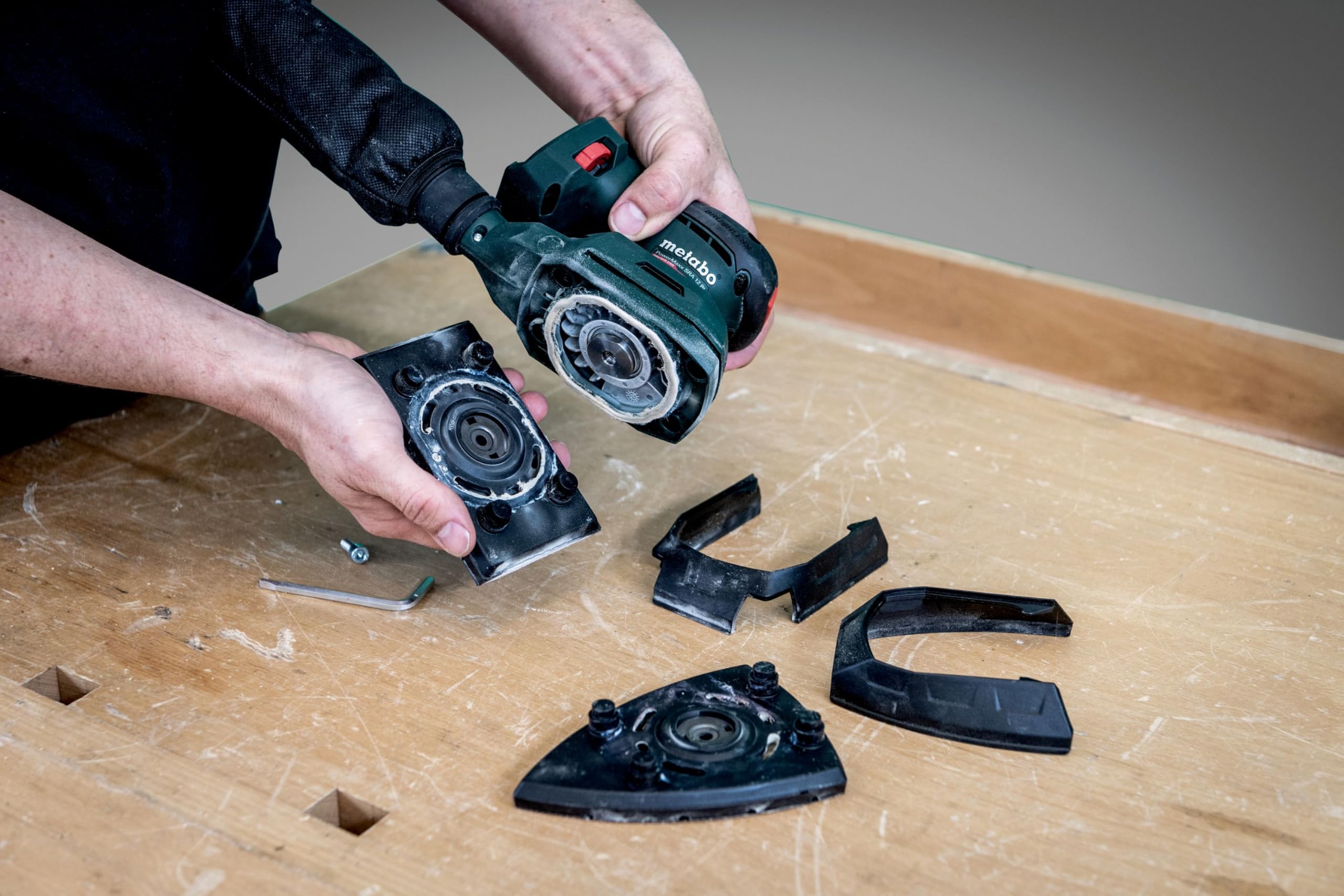 metabo Akku-Sander PowerMaxx SRA 12 BL - 12 V, 80 x 133 mm Schleifplatte - Brushless-Motor, kompakt & leicht, Drehzahlregelung, Staubbeutel, Softgrip, ideal für Holz & Metall - Inkl. Zubehör & metaBOX