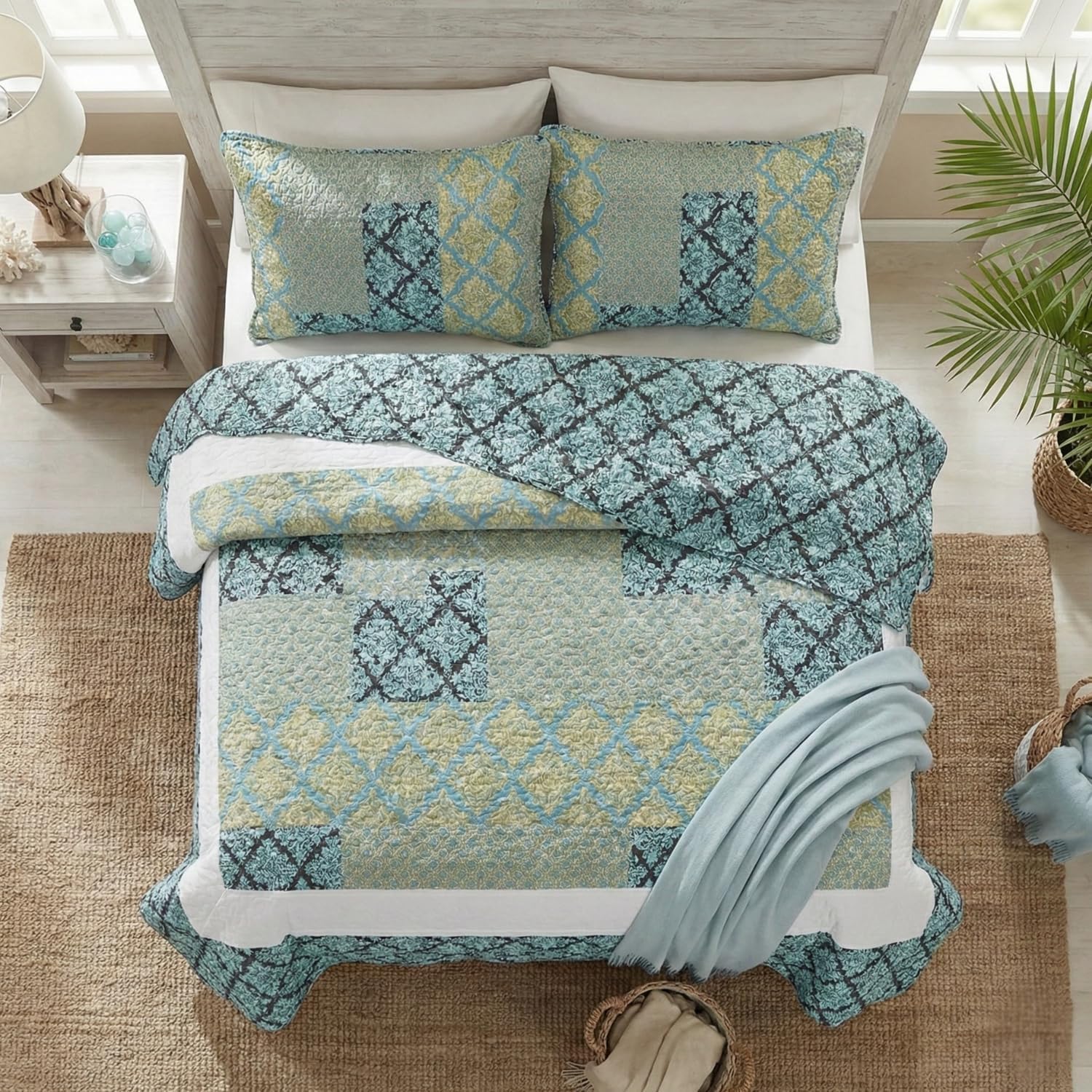 Tache Ivy Queen Patchwork Quilt - Reversible Coastal Turquoise & Aqua Floral Bedspread - Lightweight Breathable Summer Coverlet Set - 3 Piece (94 x 94 Inch)