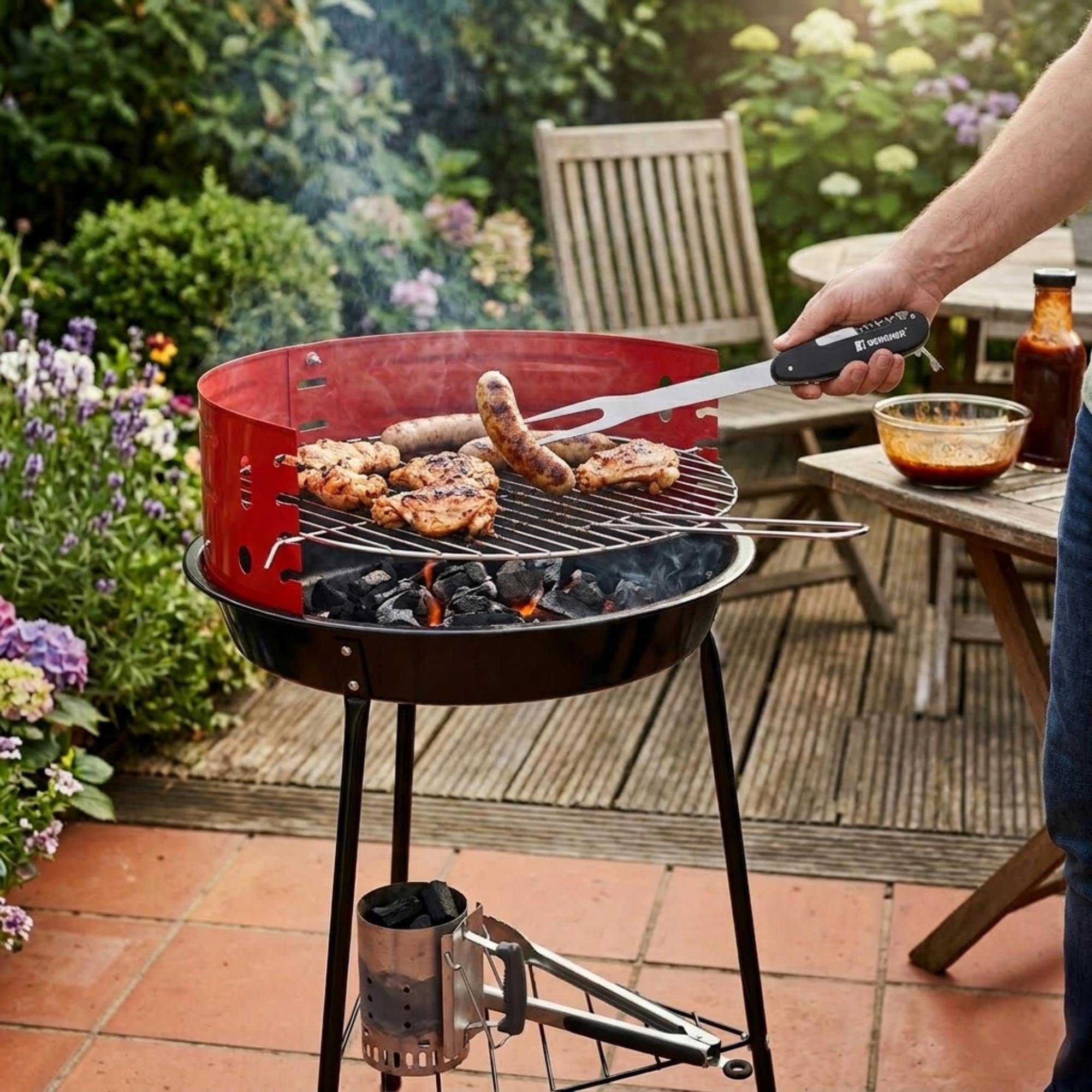 Well Home Barbacoa de 3 patas con Parrilla cromada en color negro 32x33x55cm + Set de Utensilios 5 en 1 para barbacoa Negro