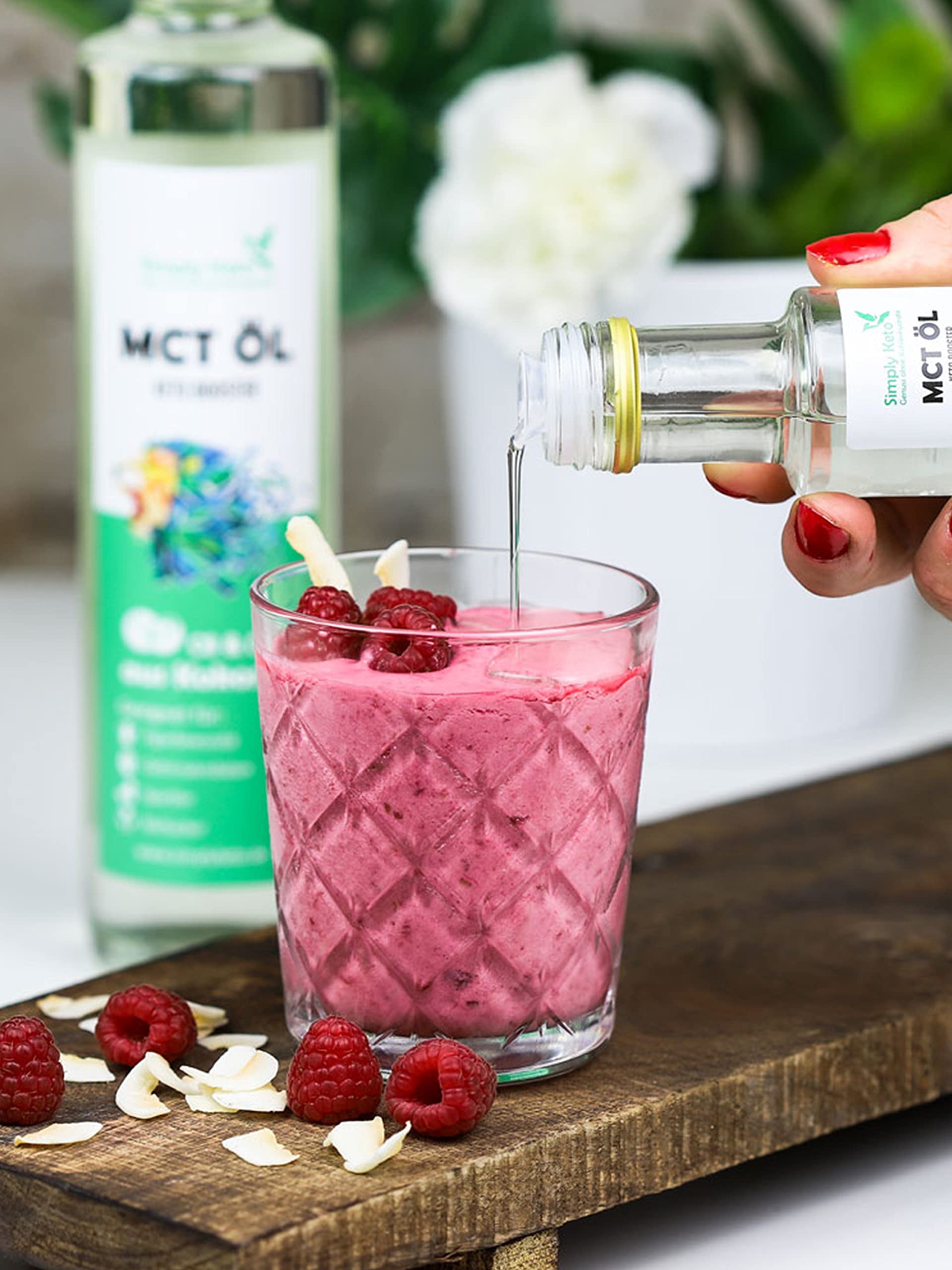 Simply Keto MCT Öl (3x500ml) - Keto Booster aus 100% Kokosöl - 70% Caprylsäure C8 und 30% Caprinsäure C10 - Vegan & Palmölfrei - Optimal für ketogene Ernährung & Bulletproof Coffee - 3x500ml