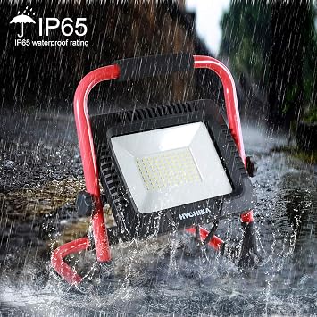 LED şantiye projektörü, 50 W, HYCHIKA LED projektör, 5500 lm, 6500 K, su geçirmez IP65 çalışma lambası, döndürülebilir, 3 m fişli kablo, atölye, şantiye için [Enerji Sınıfı E]