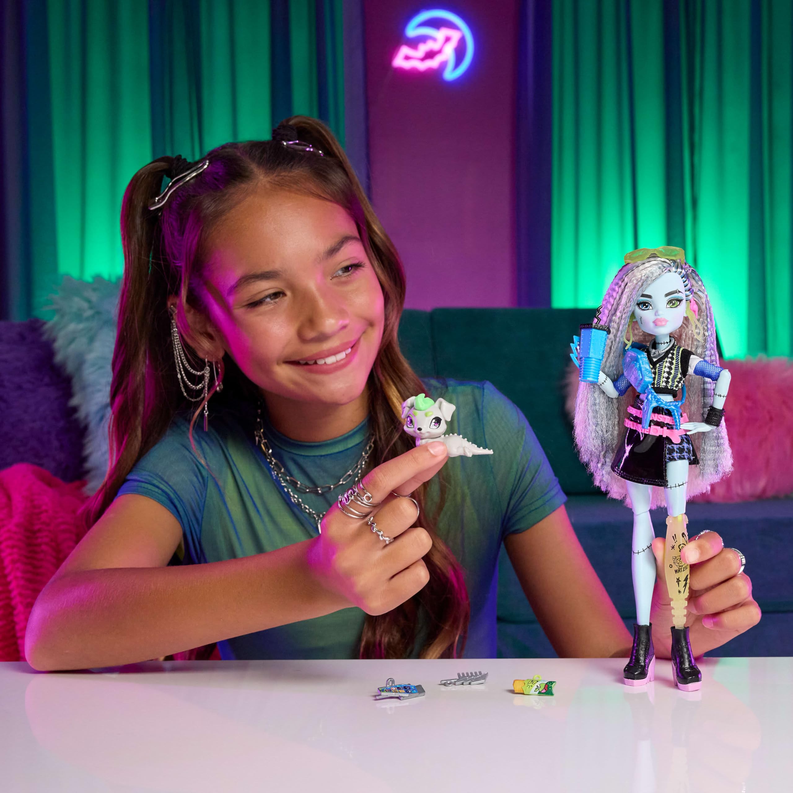 Amazon.com: Monster High Doll, Frankie Stein in Cropped Sweater
