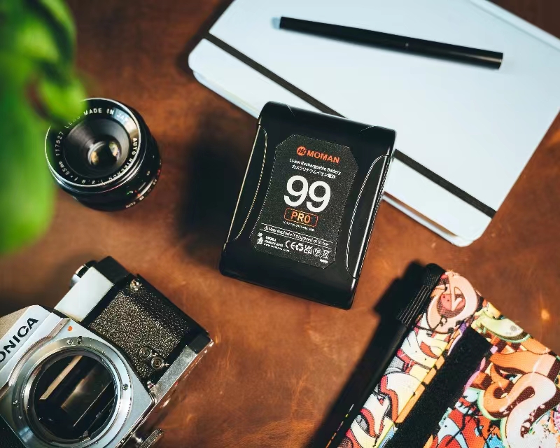 Batteria V-Mount Moman Power99 - 99Wh Per Videocamere - Con USB-C 65W E Uscite D-Tap - 530g - Foto 5