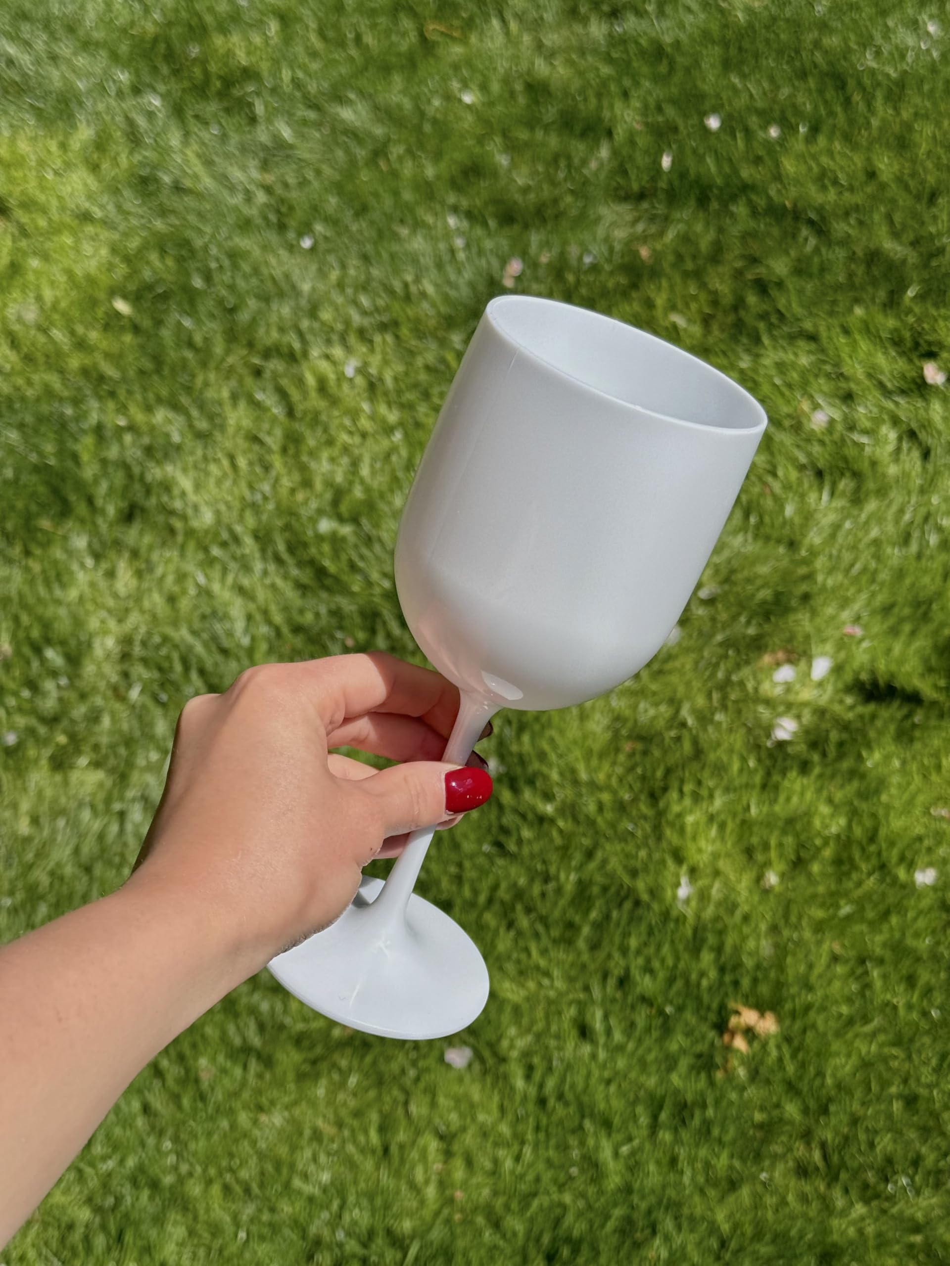 FOX&GRAPES Copas de vino de plástico blanco | Juego de 12 | Irrompibles/inastillables, reutilizables/reciclables, aptas para alimentos, aptas para lavavajillas, para cumpleaños y fiestas, 16 onzas