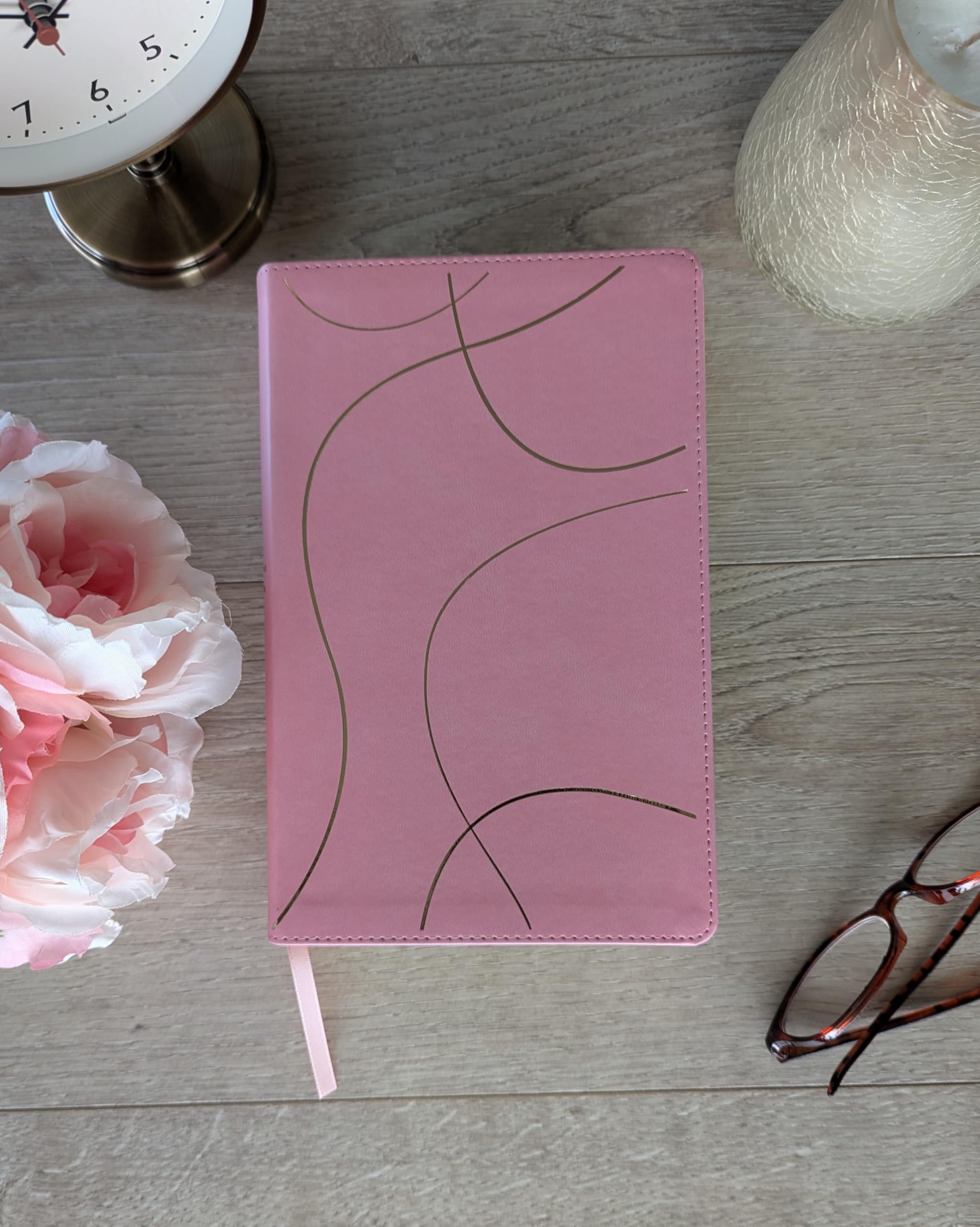 Biblia de Estudio del Diario Vivir Para Jovenes Ntv (Sentipiel, Rosa Pastel, Indice, Letra Roja, Habilitada Para Filament): Biblia de estudio del ... Pink, Indexed, Red Letter, With ribbon marker