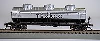 Vista 2 de Bachmann Trenes - Coche cisterna de tres cúpulas de 40' - TEXACO #7518 - Escala HO