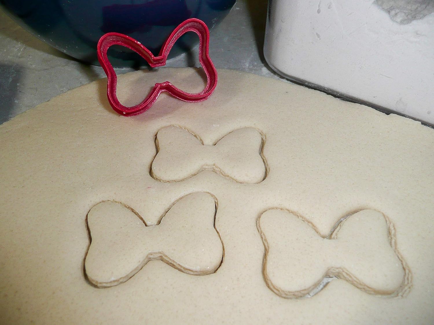 THEMED MAGICAL MOUSE AND HER BOW CARTOON CHARACTER SET OF 2 COOKIE CUTTERS MADE IN USA PR1539