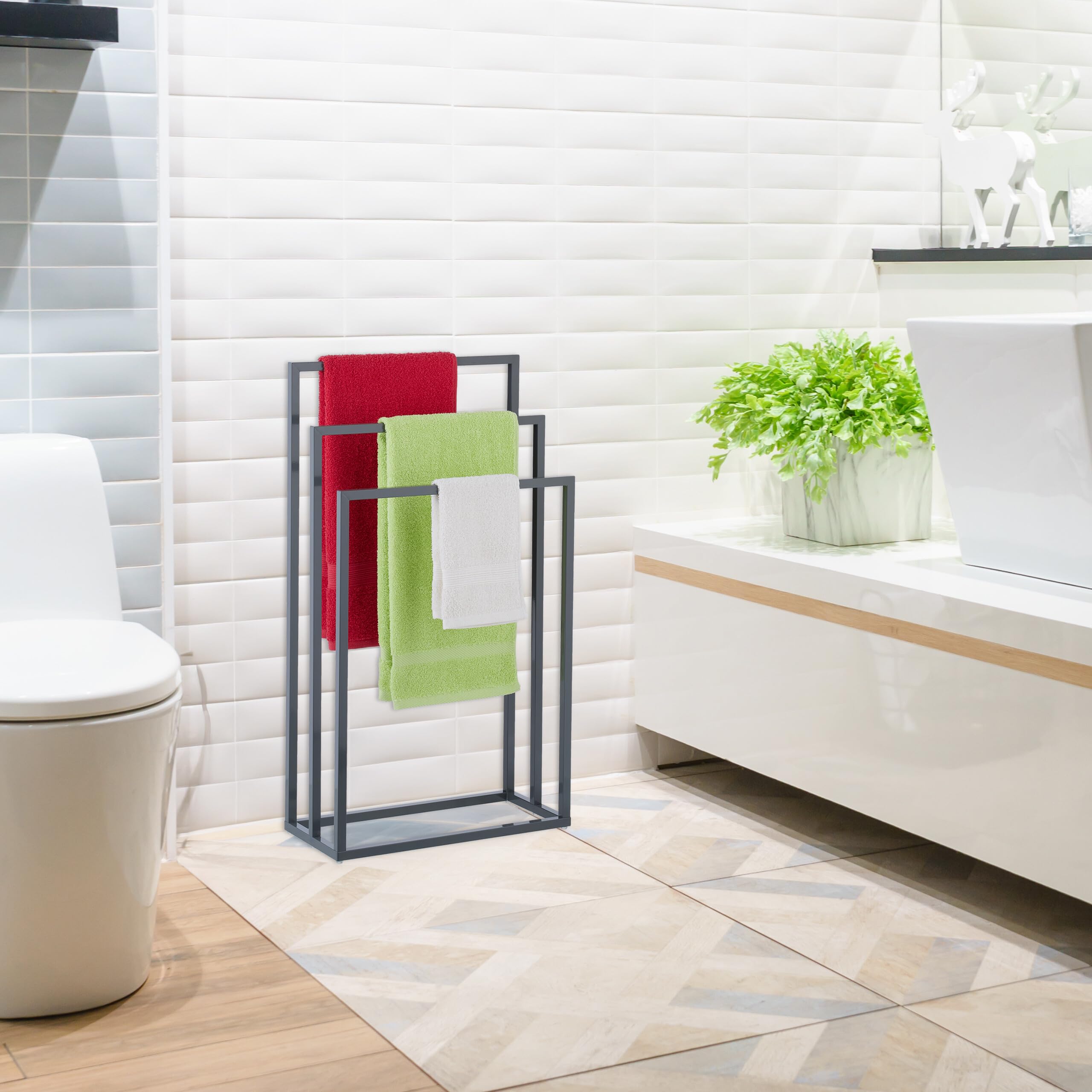 Relaxdays Piantana Portasciugamani, Autoportante con 3 Bracci, Acciaio, Appendi Asciugamani HLP 83x46x21 cm, Antracite