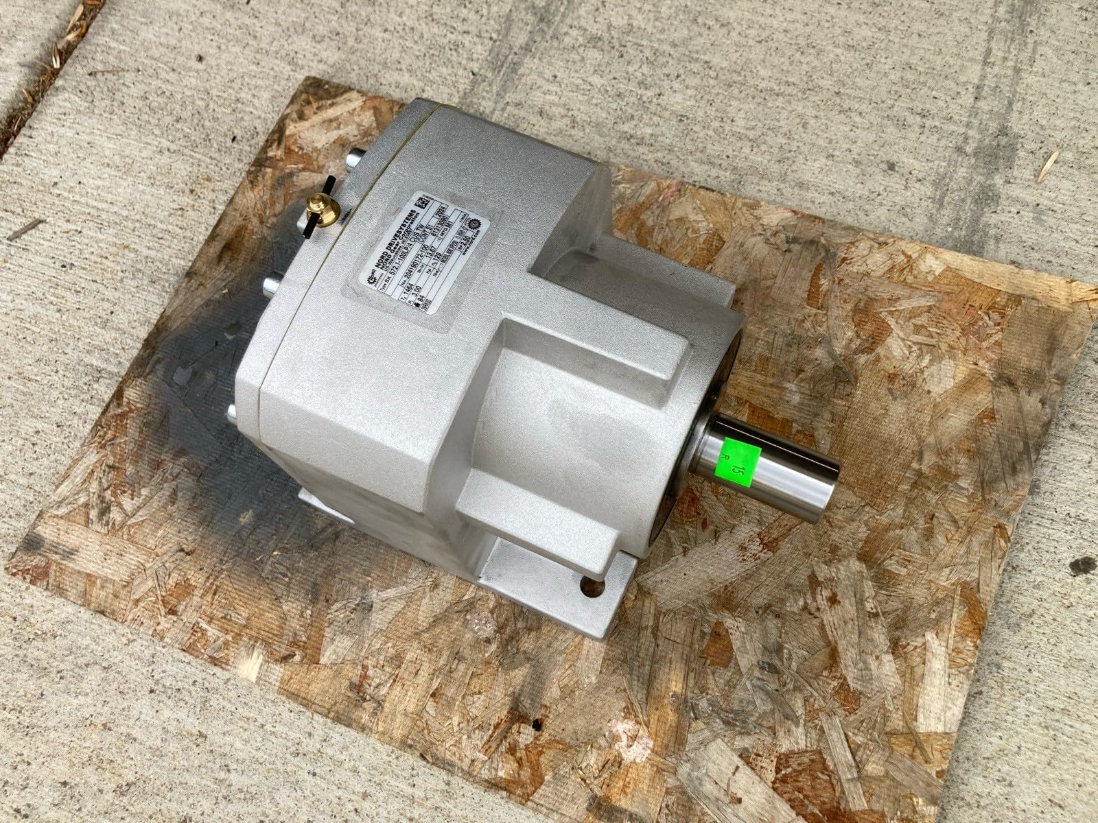 #US Drive 129 SK 572.1-100LP/4 CUS TW