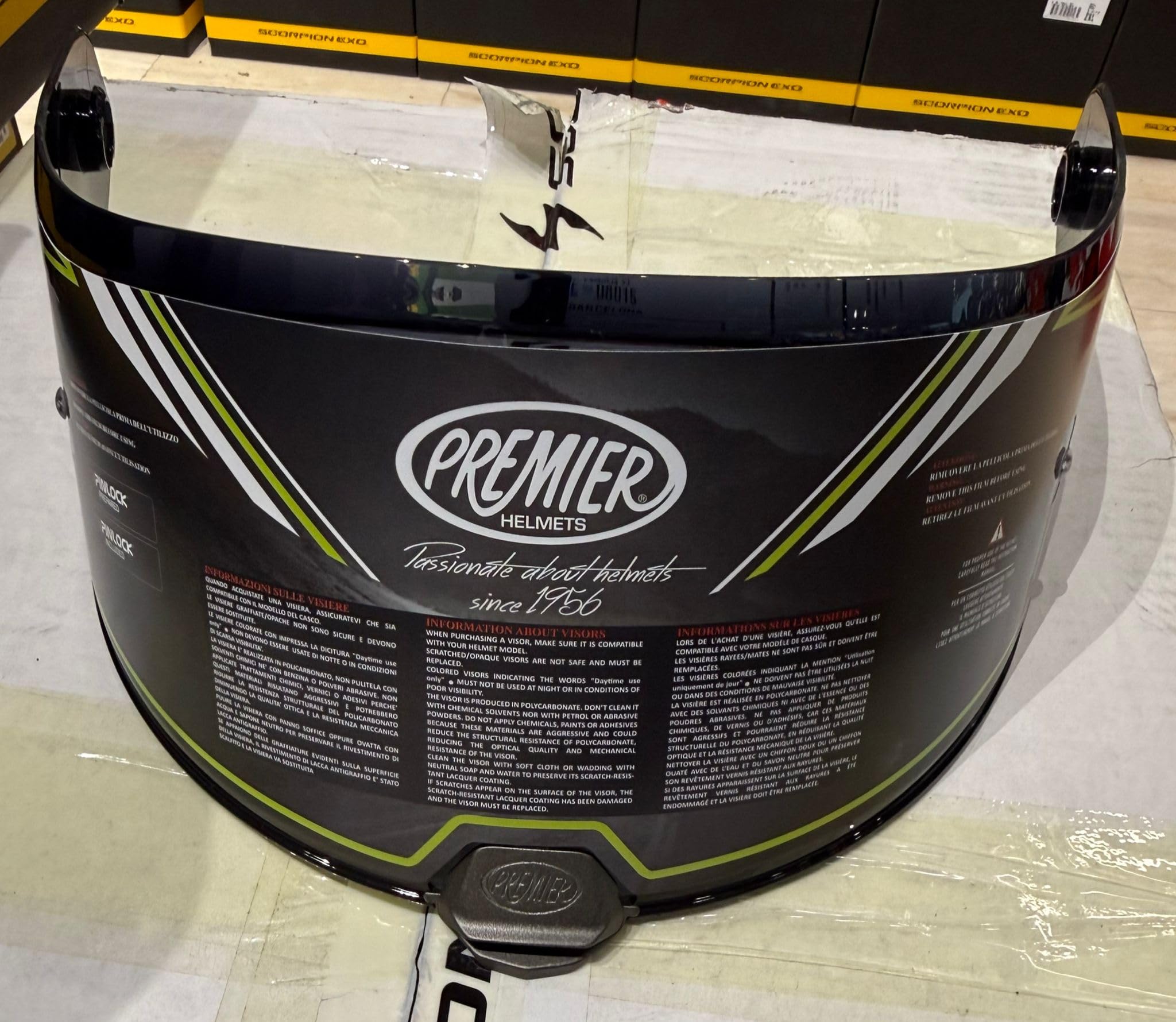 Visera de Recambio Casco Premier Hyper Color Negro. preparada para pinlock