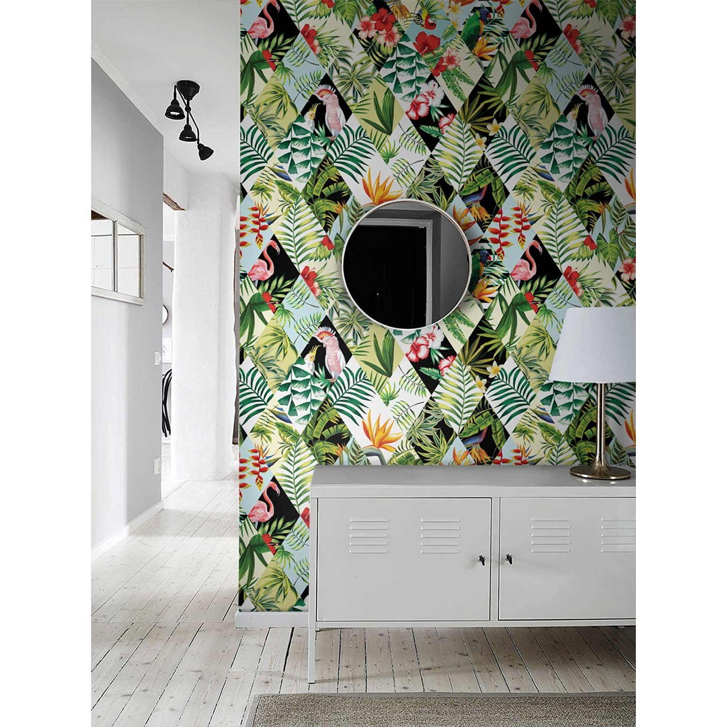 Papier peint adhésif paumes tropicales pour rénover un mur abîmé ou un meuble sans utiliser de colle