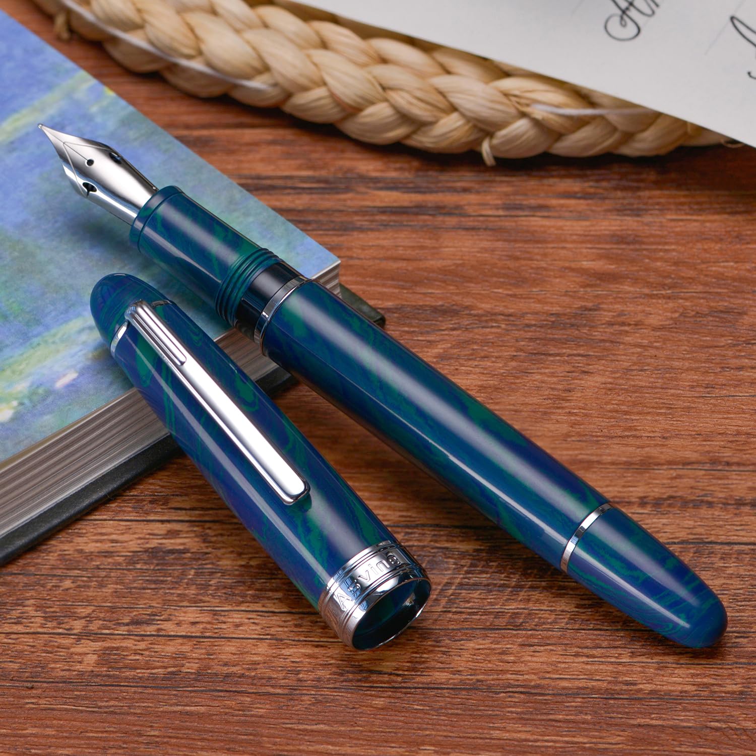 Asvine J16 - Pluma estilográfica de ebonita azul, punta ancha Jowo con carga a émbolo, diseño con ventana para tinta, llave inglesa y estuche para la pluma