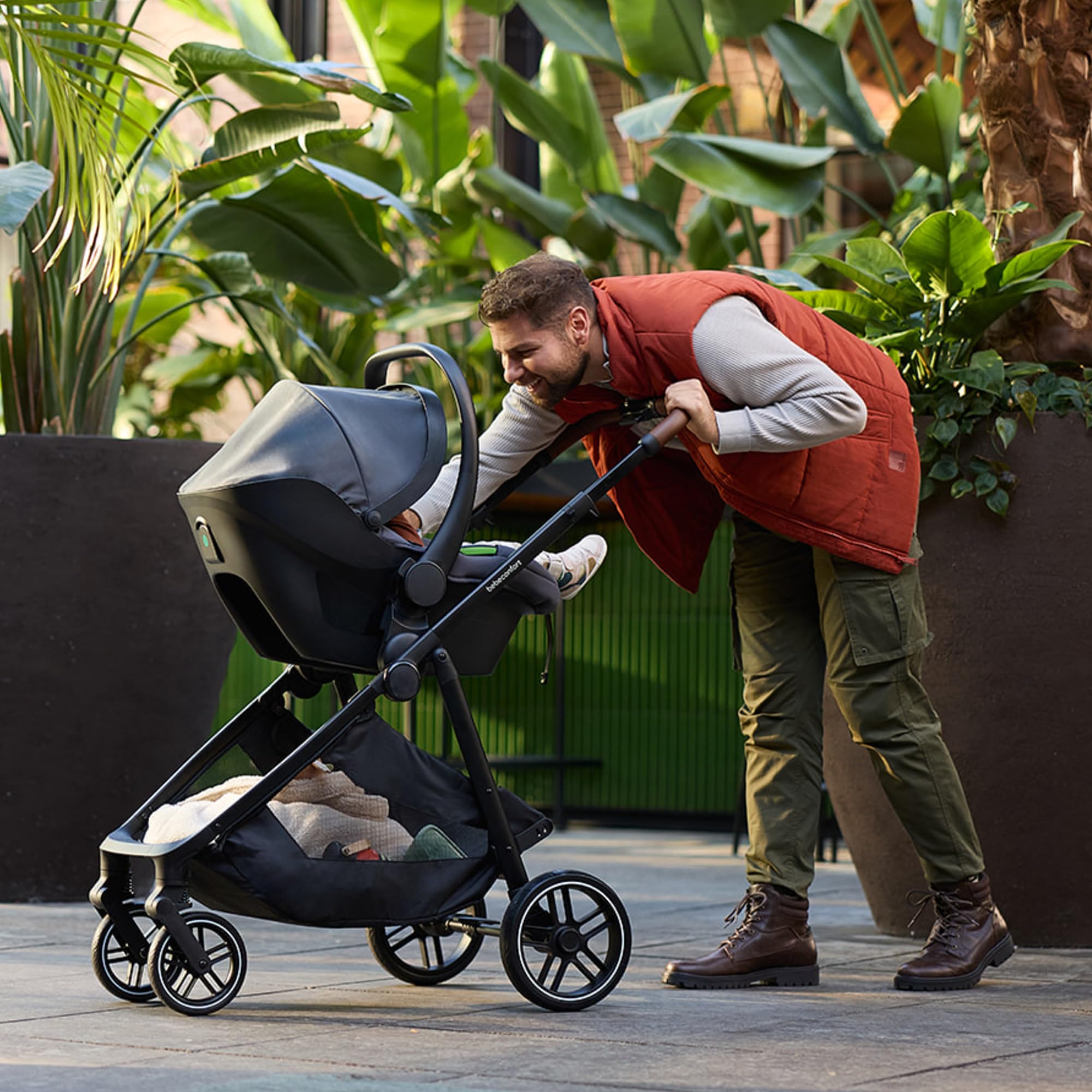 Bebeconfort Luvia Trio, Carrito bebé 3 en 1, 0-4 Años (0-22 kg), Cochecito, Silla coche, Capazo, Cierre Inteligente, Manillar Ajustable, Absorción de Impactos en Ruedas, Mineral Graphite