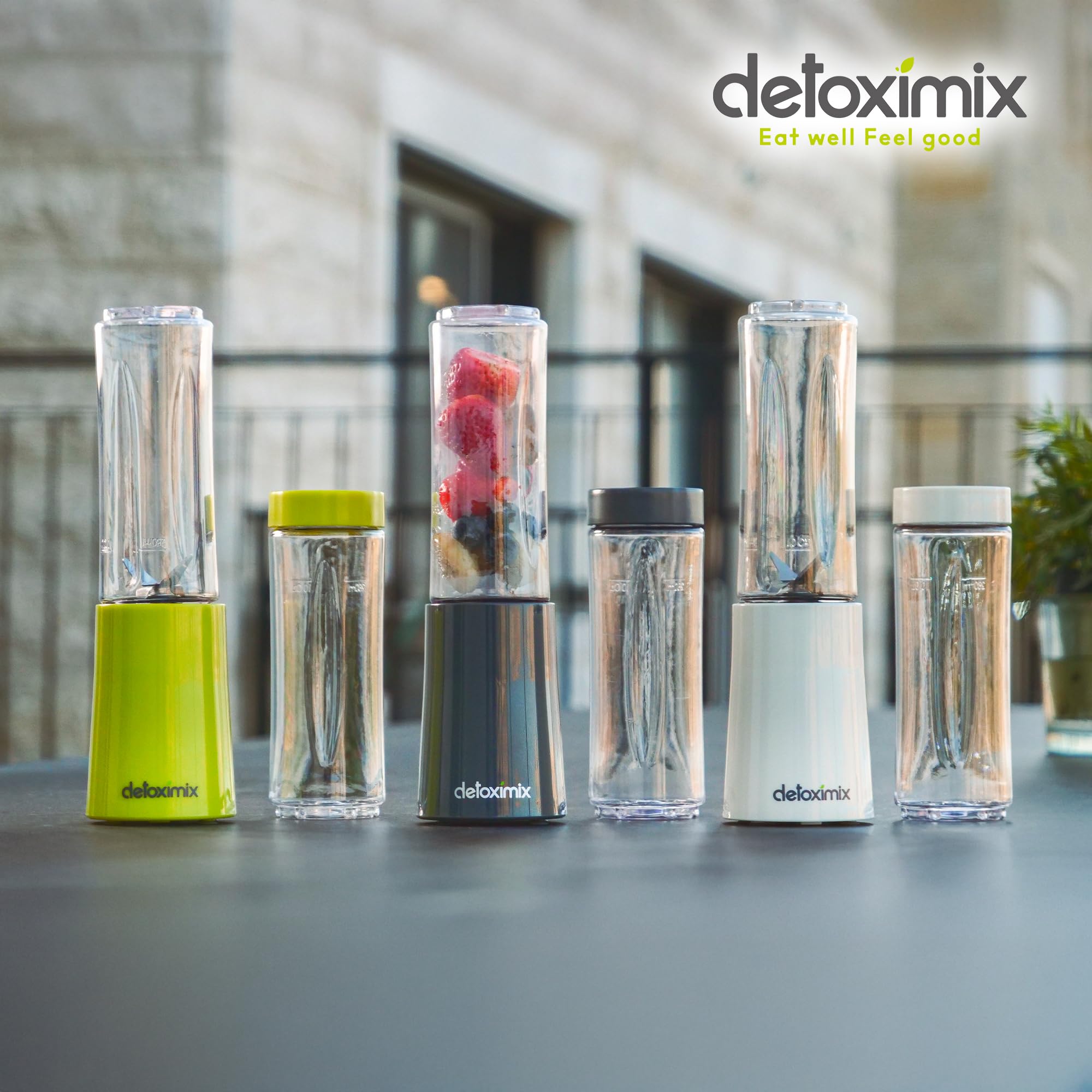 DETOXIMIX - Mini Blender Compact 150W 280ml - Smoothie Milk-shake Jus Fruits ou Légumes - 2 Bouteilles Gourdes avec Couvercle de Voyage + Livret de Recettes Inclus - Plastique sans BPA 4 Lames - Blanc