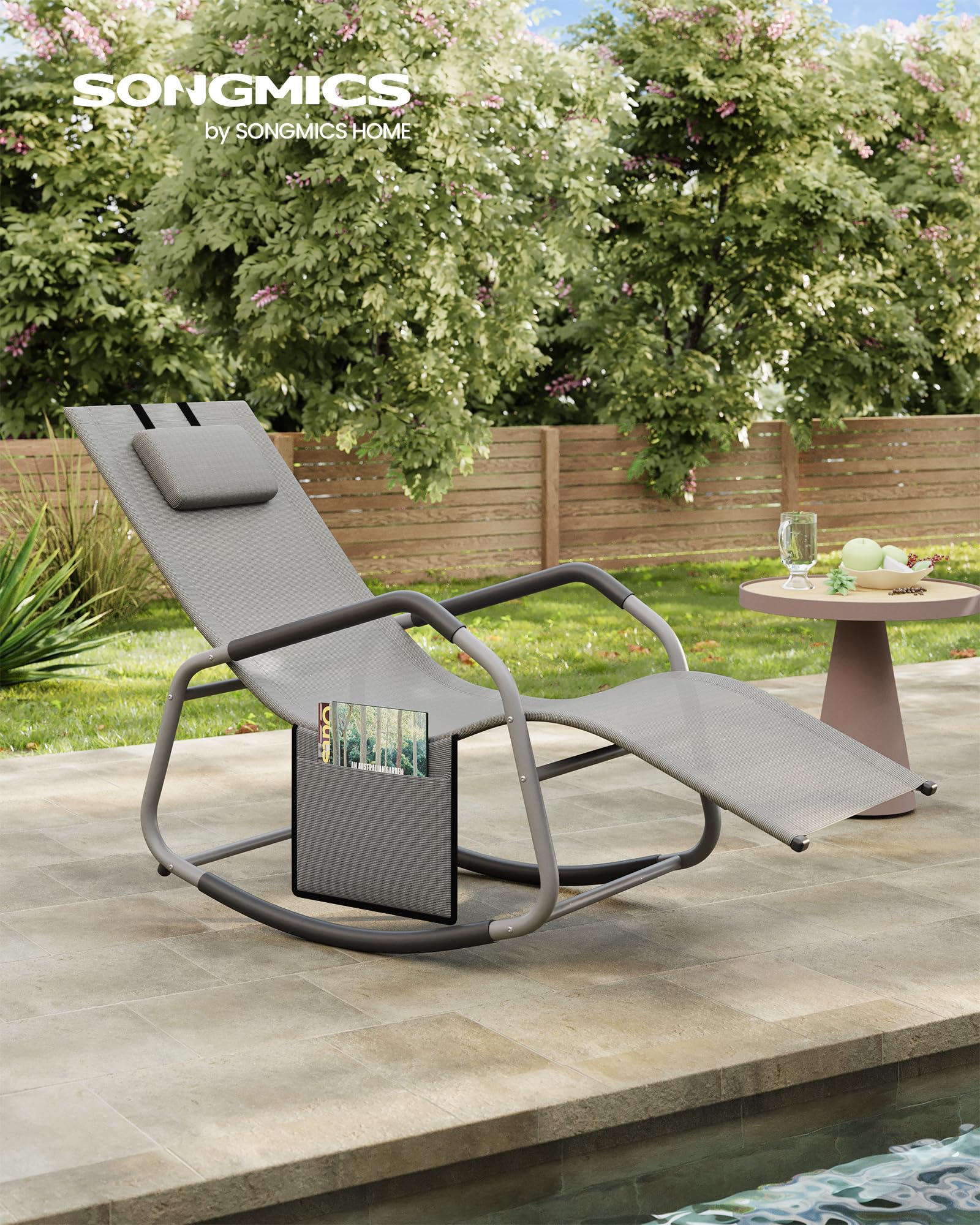 SONGMICS Fauteuil à Bascule avec Appui-tête Réglable, Chaise Longue Anti-Renversement, Cadre en Acier, Tissu Respirant, Poche, pour Jardin, 151 x 56,2 x 97,3 cm, Gris Tourterelle GCB230G01