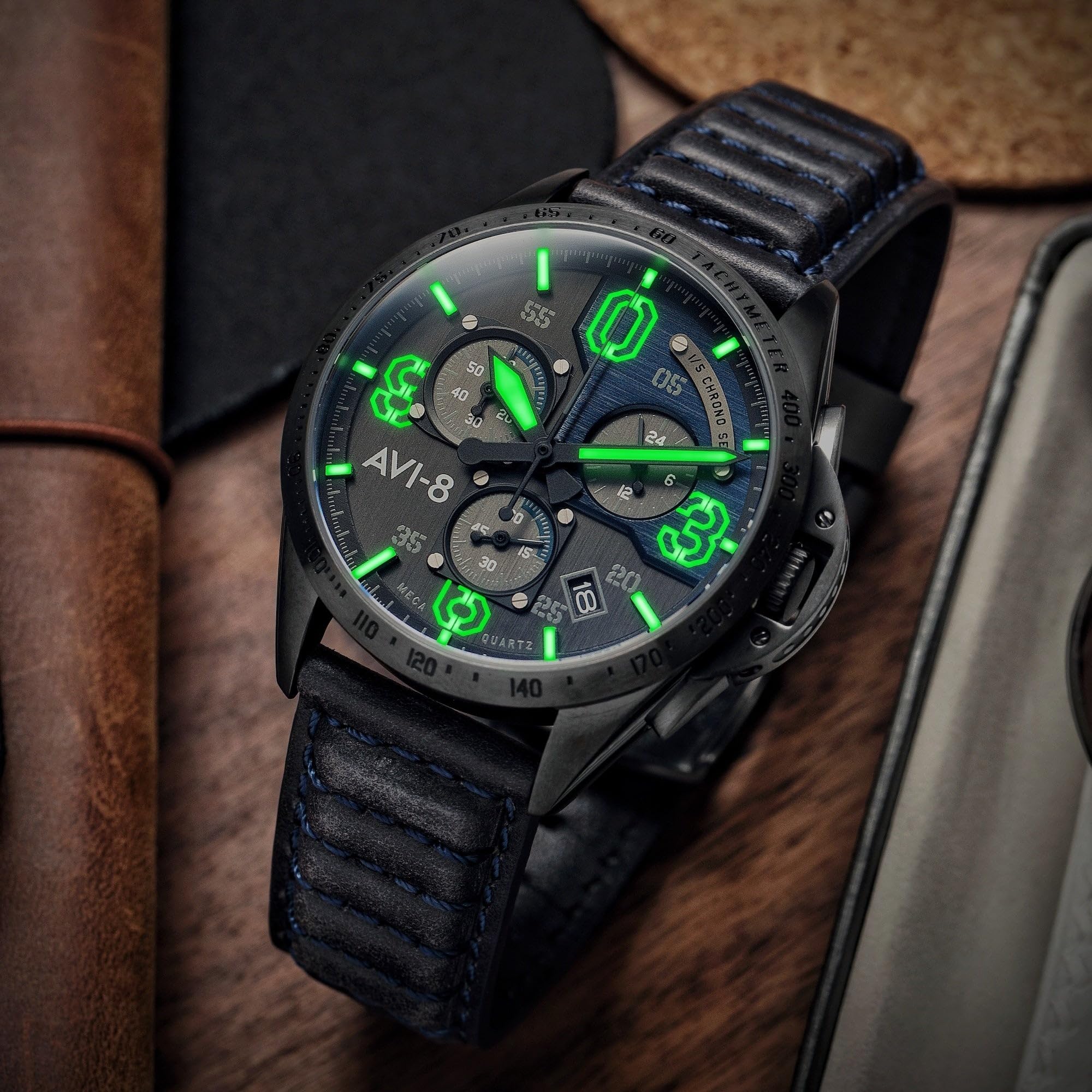 AVI-8 Reloj cronógrafo P-51 Mustang Blakeslee para hombre, 43 mm, edición limitada D-Day 80, con correa de cuero AV-4077