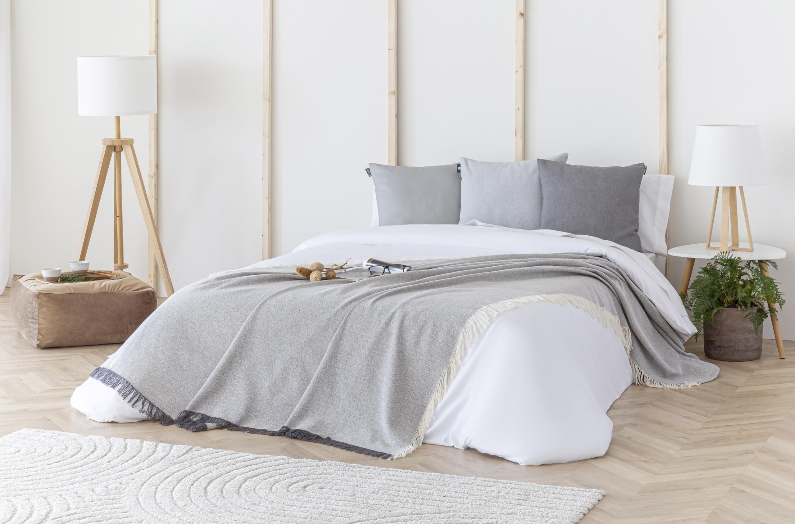 Todocama - Colcha Multiusos Sofa, Manta Foulard, Plaid para Cama, Cubresofa Cubrecama, Jarapas, Fabricado en España, Lisa. (230x260cm, Gris Oscuro) — view 7