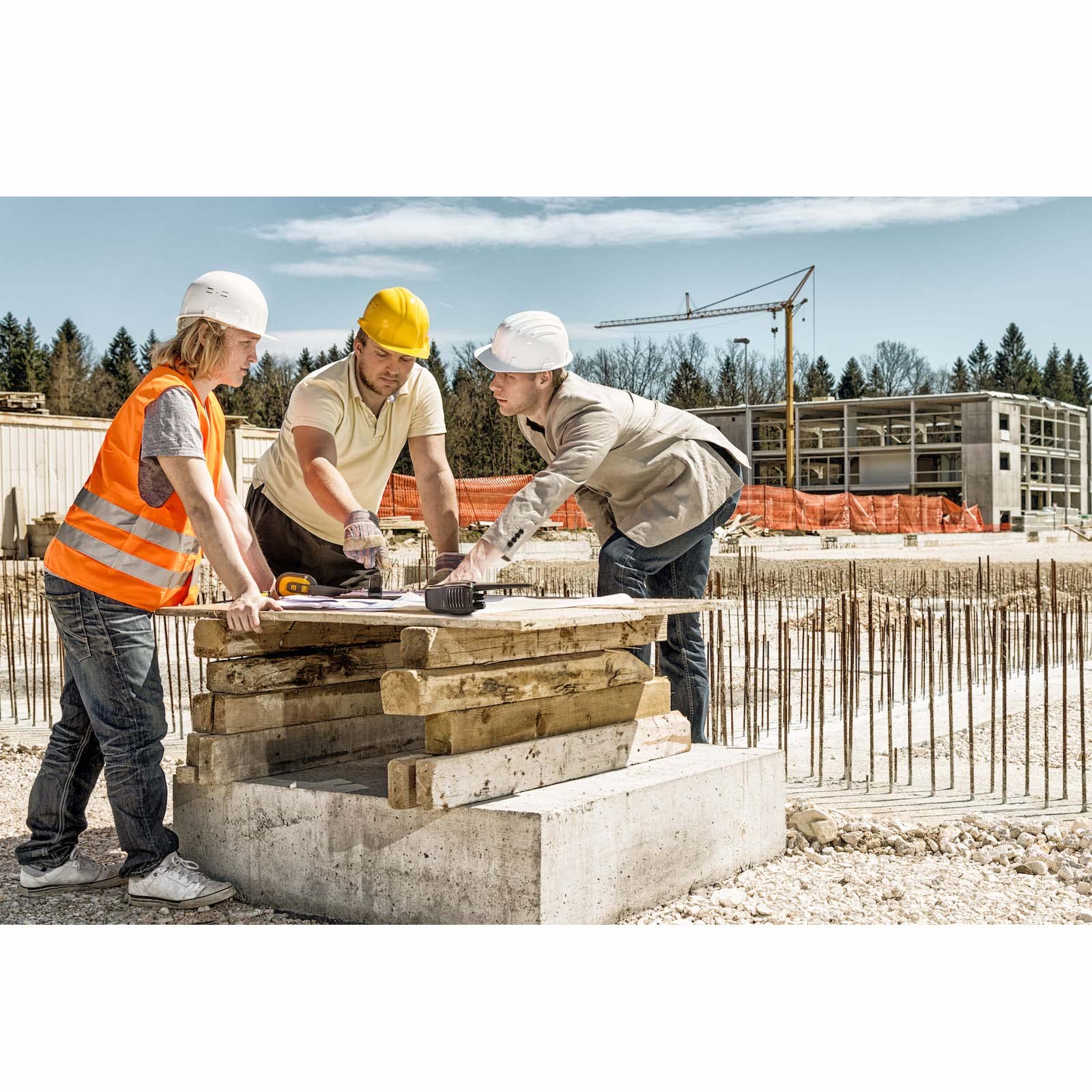 Midland G11 Pro C966.06, Walkie Talkie Transceiver Radio Z Pasmem PMR446, 32 Kanały PMR446, Bateria Ładowalna, Ładowarka Z Adapterem Biurkowym I Klipsem Na Pasek, 2 Wtyki Kenwood, Czarny
