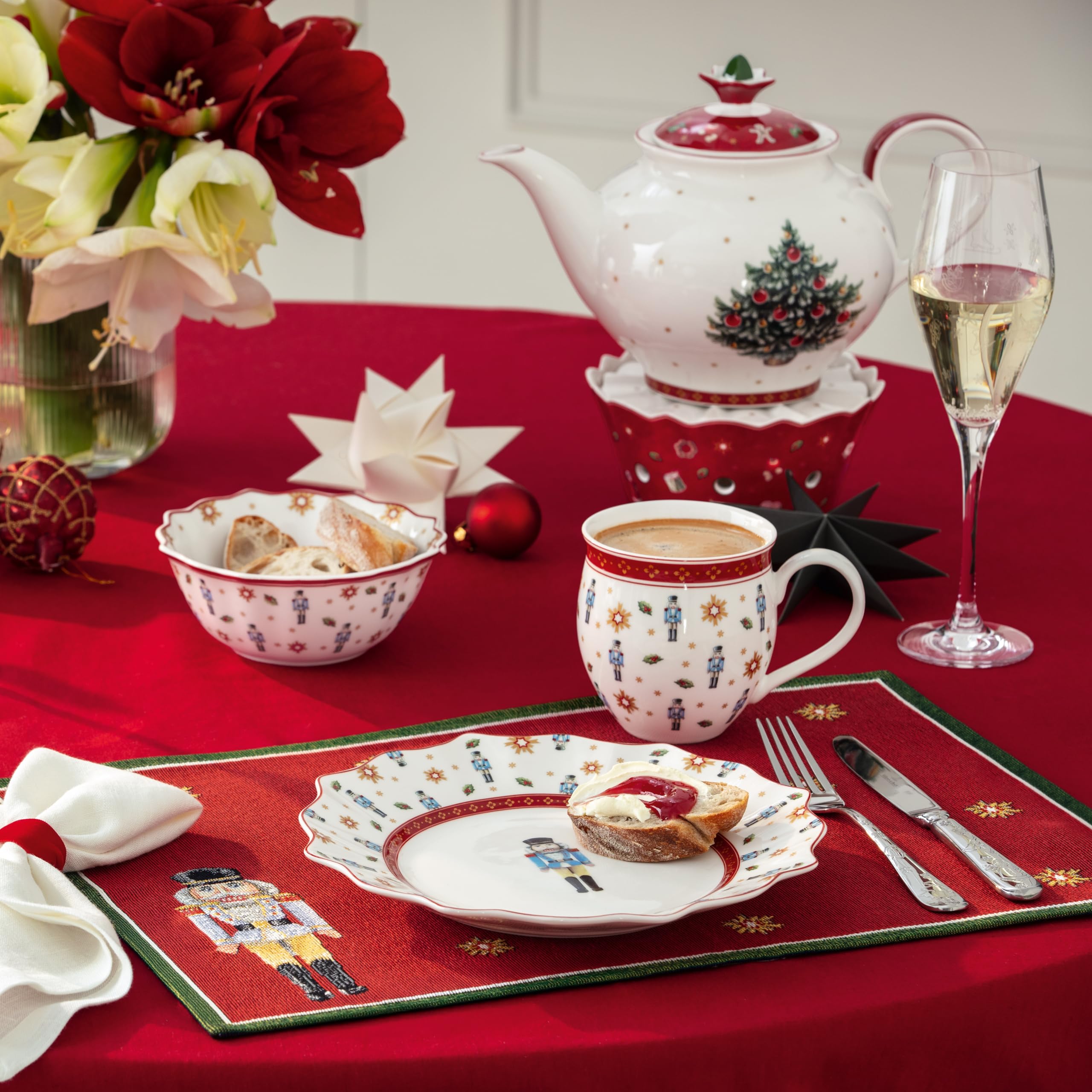 Villeroy & Boch - Toy's Delight scalda teiera multicolore, Natale, scaldino per teiera, scaldatazze, stoviglie natalizie, motivo natalizio, porcellana Premium