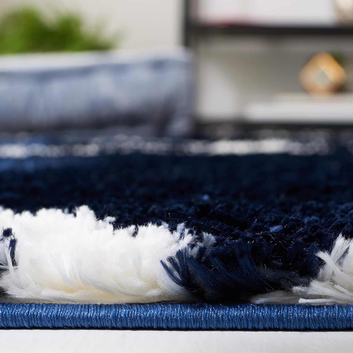 SAFAVIEH Area Rug 8x10 - Tahoe Shag Collection - Large - Navy & White, Trellis Pattern, Non-Shedding & Easy Cleaning, Plush Thick Pile, Ideal for Living Room, Bedroom, Dining Space (THO676N)