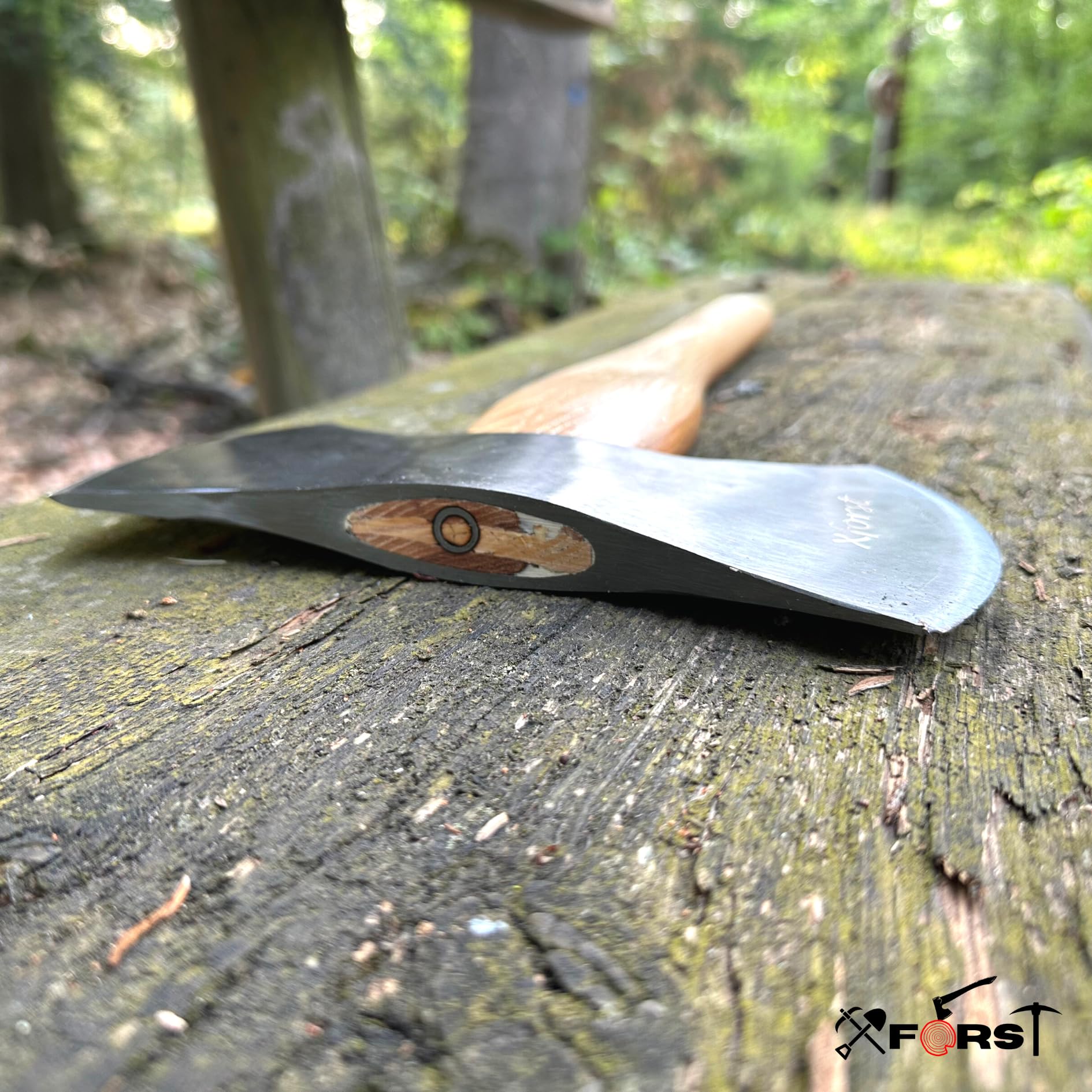 Ascia Accetta Doppia Xforst X-DB in acciaio al carbonio forgiato. Manico in legno di Hickory con fodero per la lama in vero cuoio nero. Ascia vichinga. 42 cm / 1,4 kg.