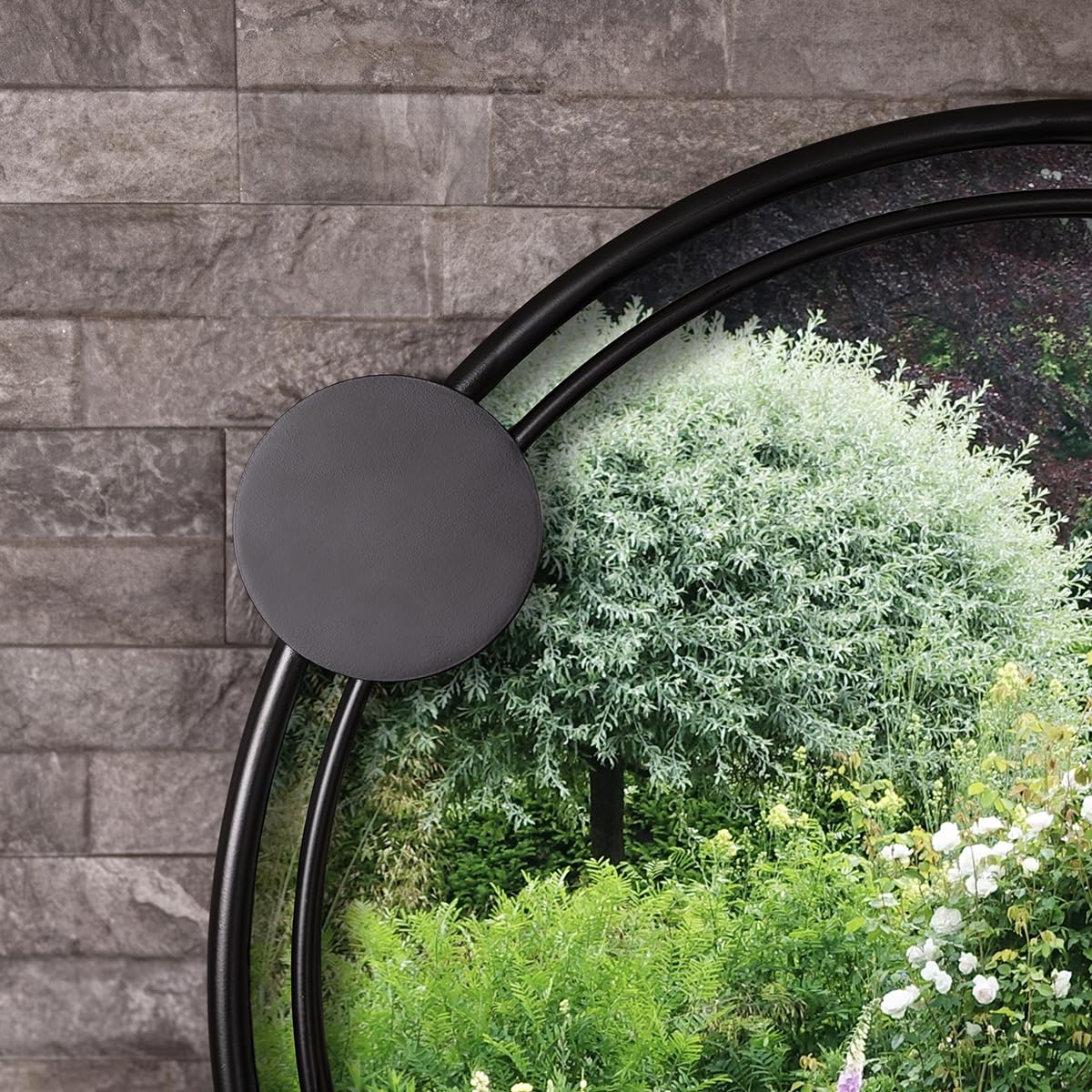 CHARLES BENTLEY Miroir Rond Mural Warsaw, décor Jardin, Cadre Noir, résistant météo, Verre 4mm incassable, Fer et Aluminium, 1 Point de Suspension (65x58cm)