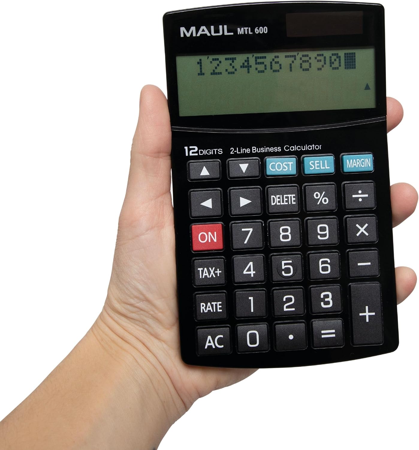 ماشین حساب MAUL MTL 600 در دست، اندازه جمع و جور آن را نشان می‌دهد