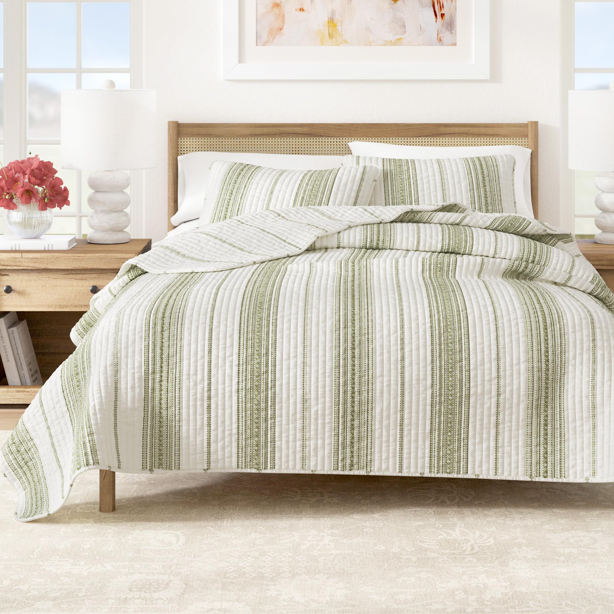 King Reversible Quilt Bedding Set - All Season, Modern, Lightweight Bedspreads - White and Green Striped Coverlets (Includes 1 Quilt, 2 Pillow Shams)