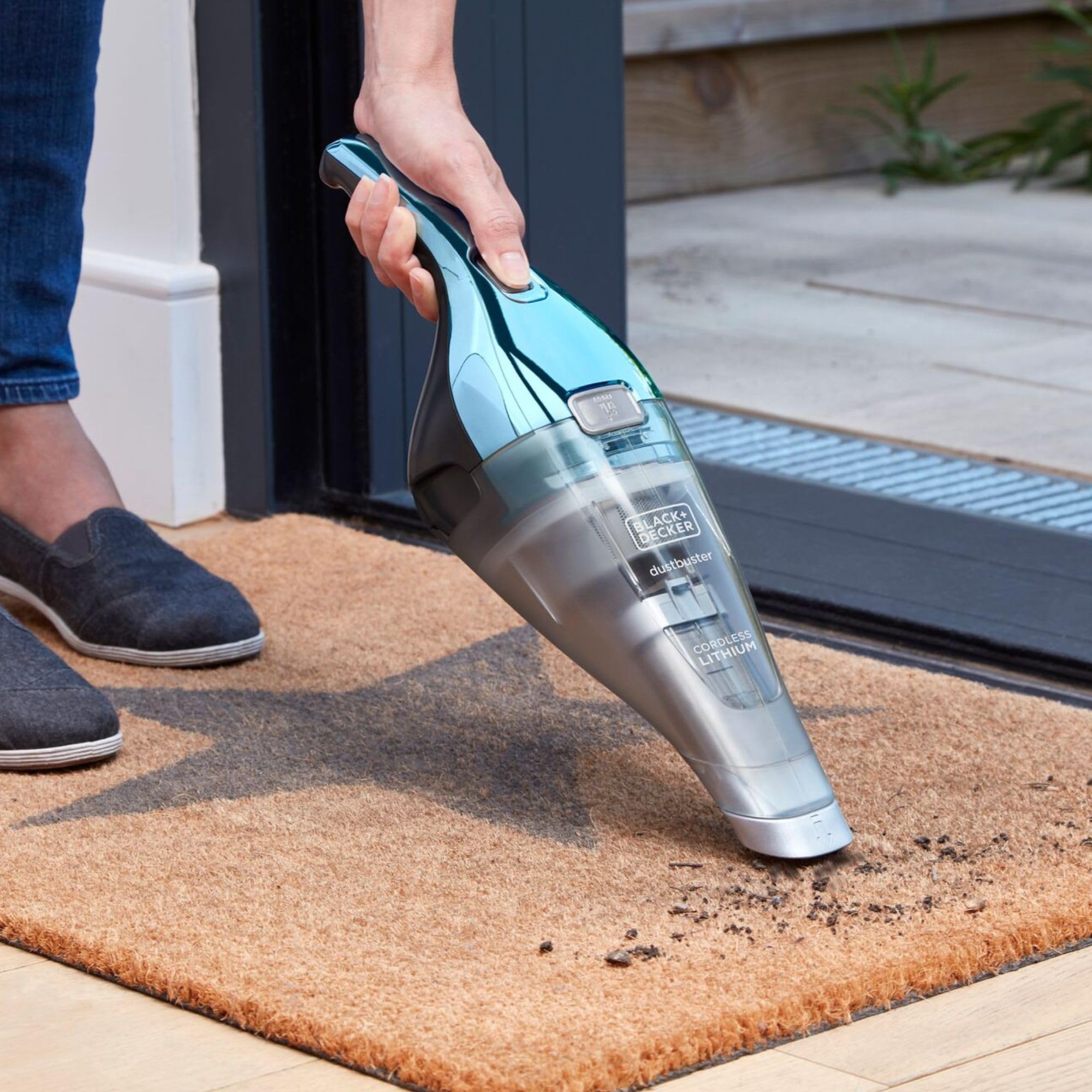 Black+Decker - Aspirateur à Main DUSTBUSTER - 7.2V (Batterie 2.0Ah) Aspirateur à Main sans Fil, Chromé, NVC220WBC-QW