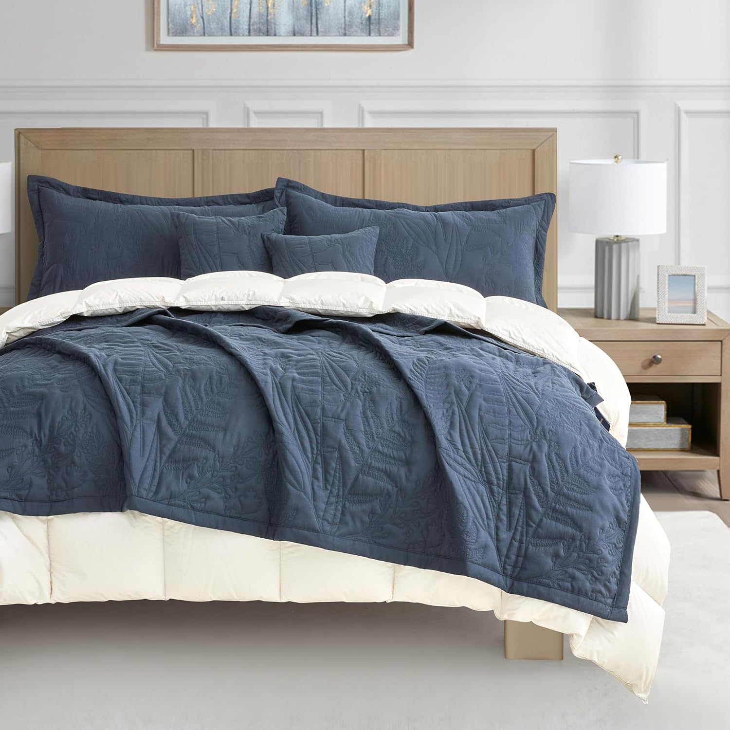 HZ & HY Botanical Oversized King Bedspread 128x120 Extra Wide, Leaves Pattern Stitching Quilt Set, Elegant & Fresh Style Bedding Cover, Reversible, Lightweight 5 Piece Set, Navy