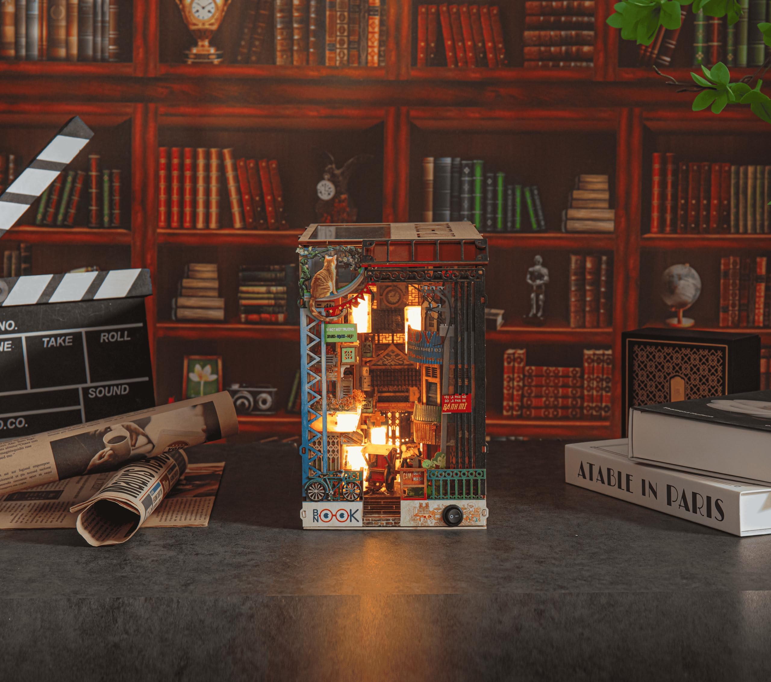 Kit fai da te in miniatura Vietnam, angolo del libro di strada di Saigon, kit per la costruzione di diorama illuminato a LED, regali artigianali per adolescenti e adulti, kit modello in miniatura con