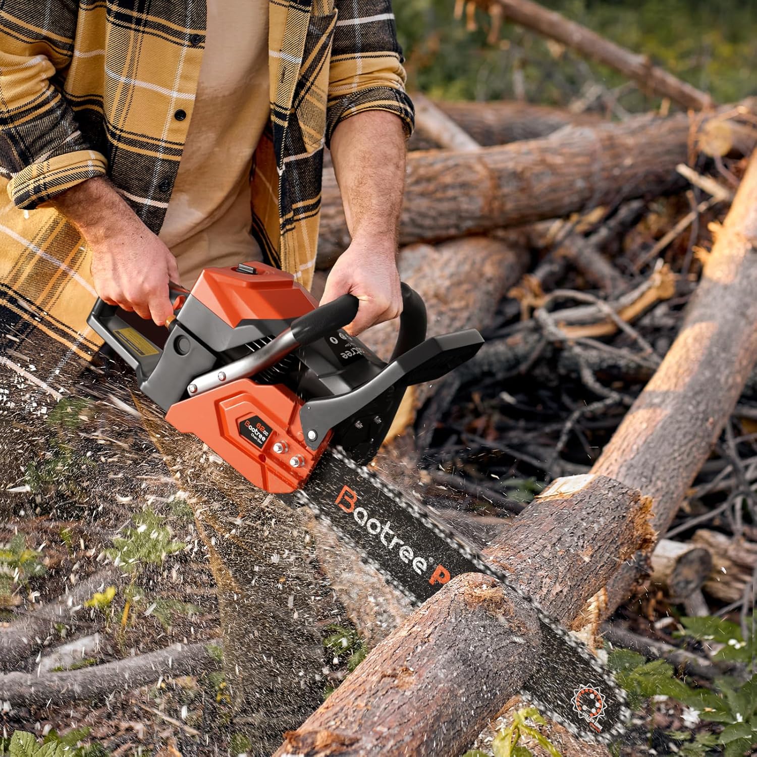 Baotree 62cc Gas Chainsaw cutting a log