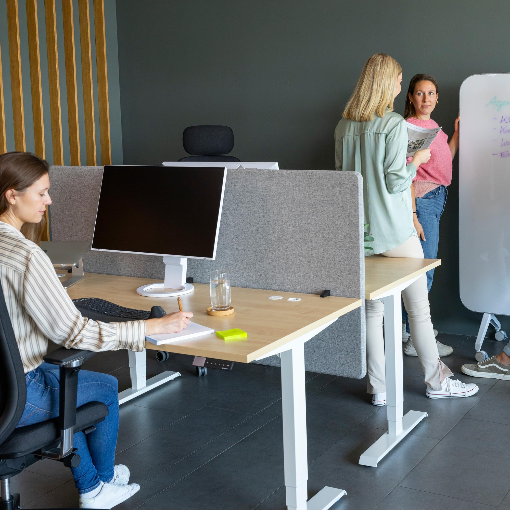 Ergotopia Akustik Trennwand Schreibtisch (180 x 80 x 2,8 cm), Verstellbarer Sichtschutz für Büro | Fokus Tischtrennwand in grau, Schallschutz Raumtrenner mit Klemmen, Schreibtisch Akustikwand