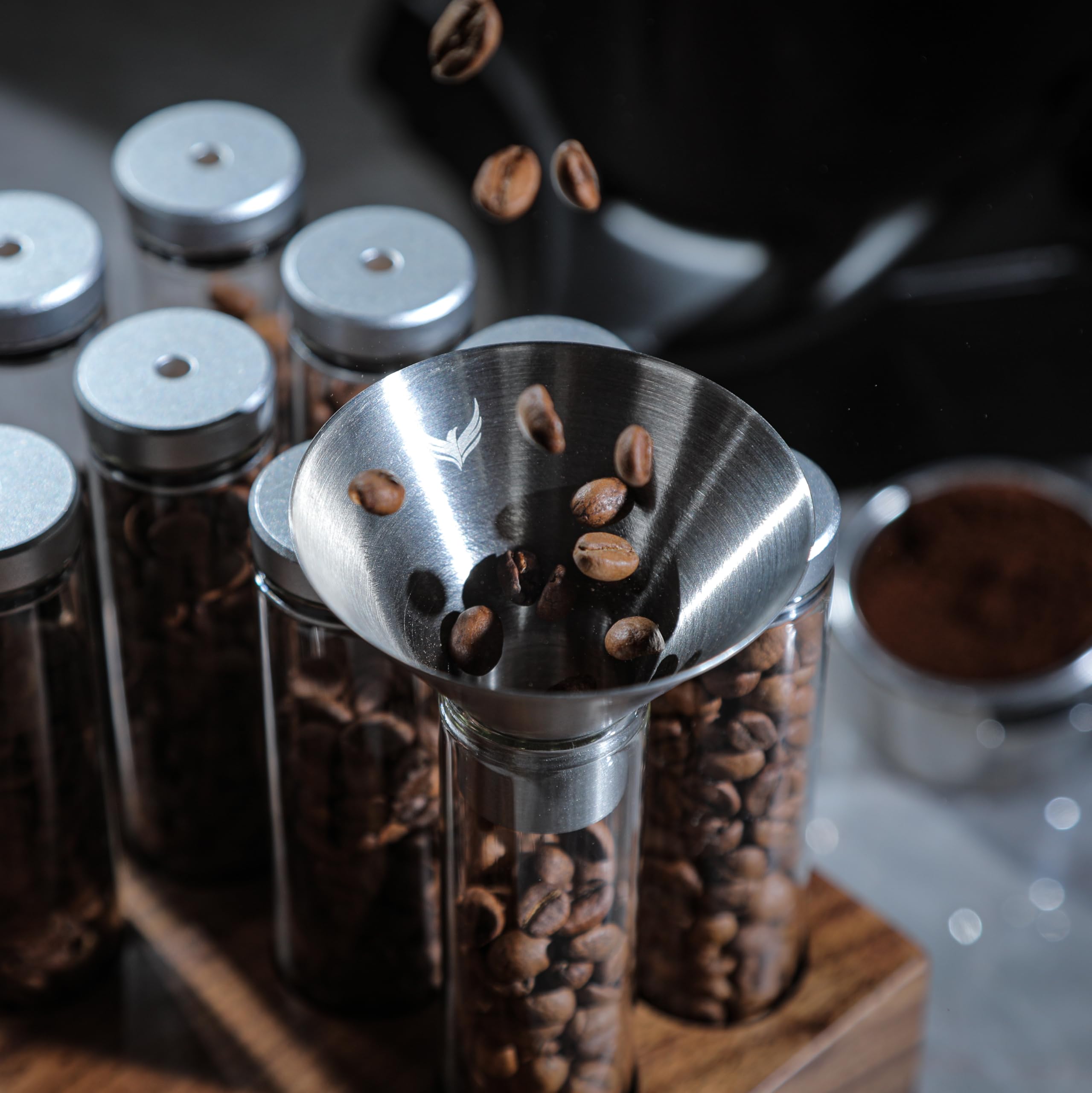 Kaffee Röhrchen Set – 12 Glasröhrchen mit Einweg-Entlüftungsventil, Walnussständer & Edelstahl-Trichter, Luftdicht für Single Dose Coffee Bean Storage Tubes & Frischebewahrung