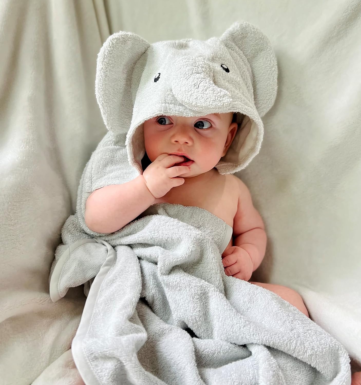 Baby Animal Hooded Towel and Washcloth Set for Newborns, Infants, Toddlers Boys and Girls 3-24 Months (Elegant Grey Elephant)